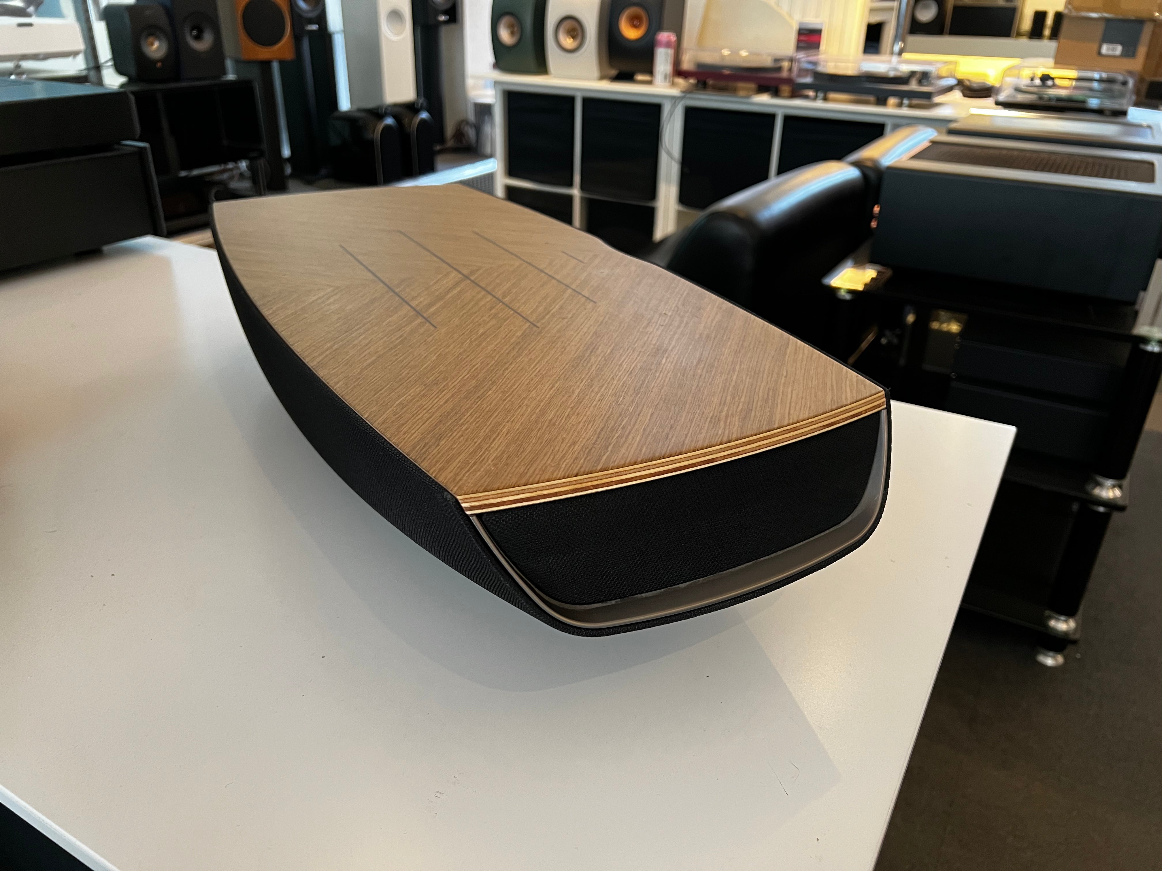 Sonus faber Omnia äänijärjestelmä, vaihtolaite