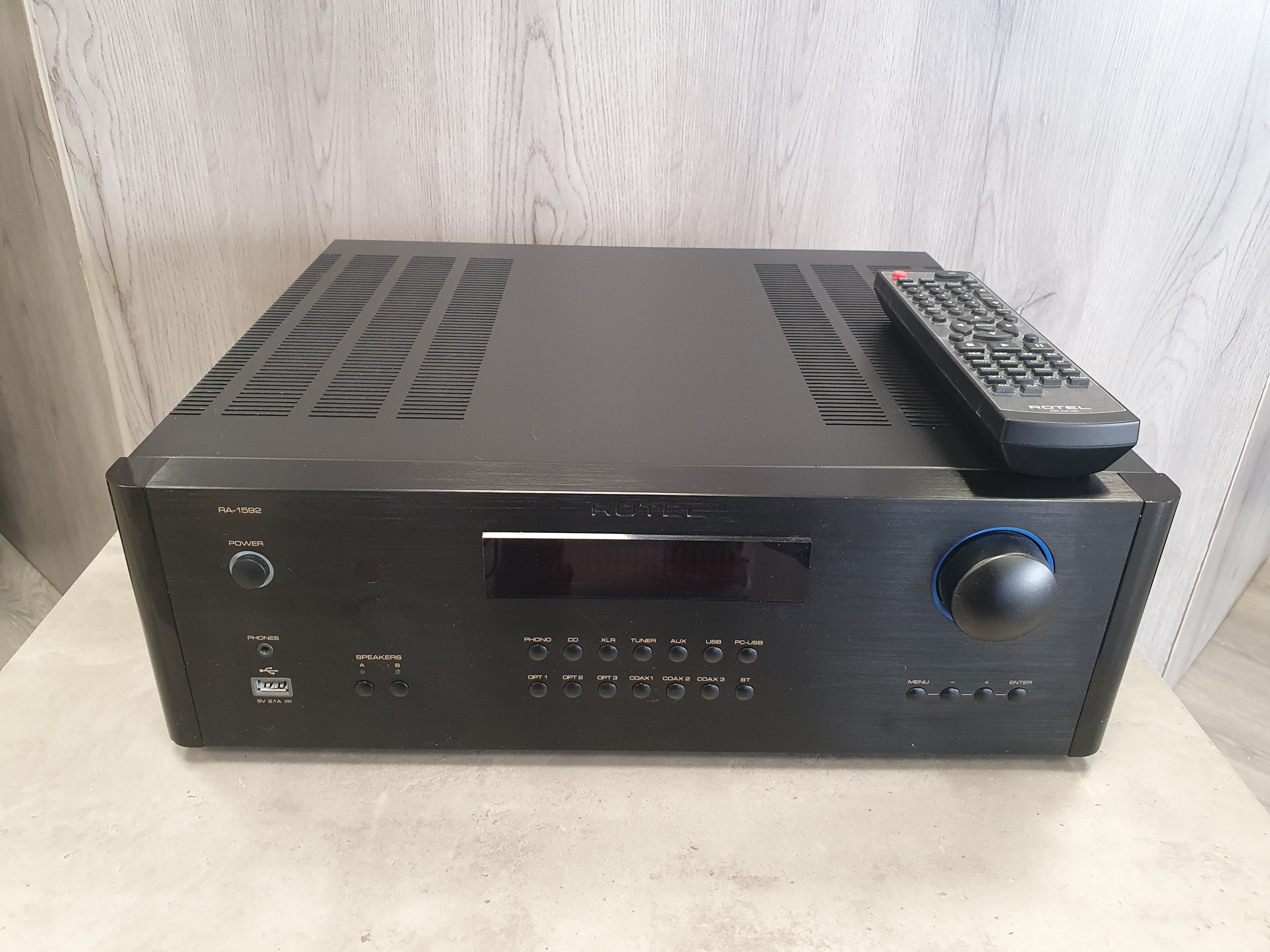 Rotel RA-1592 vahvistin vaihtolaite