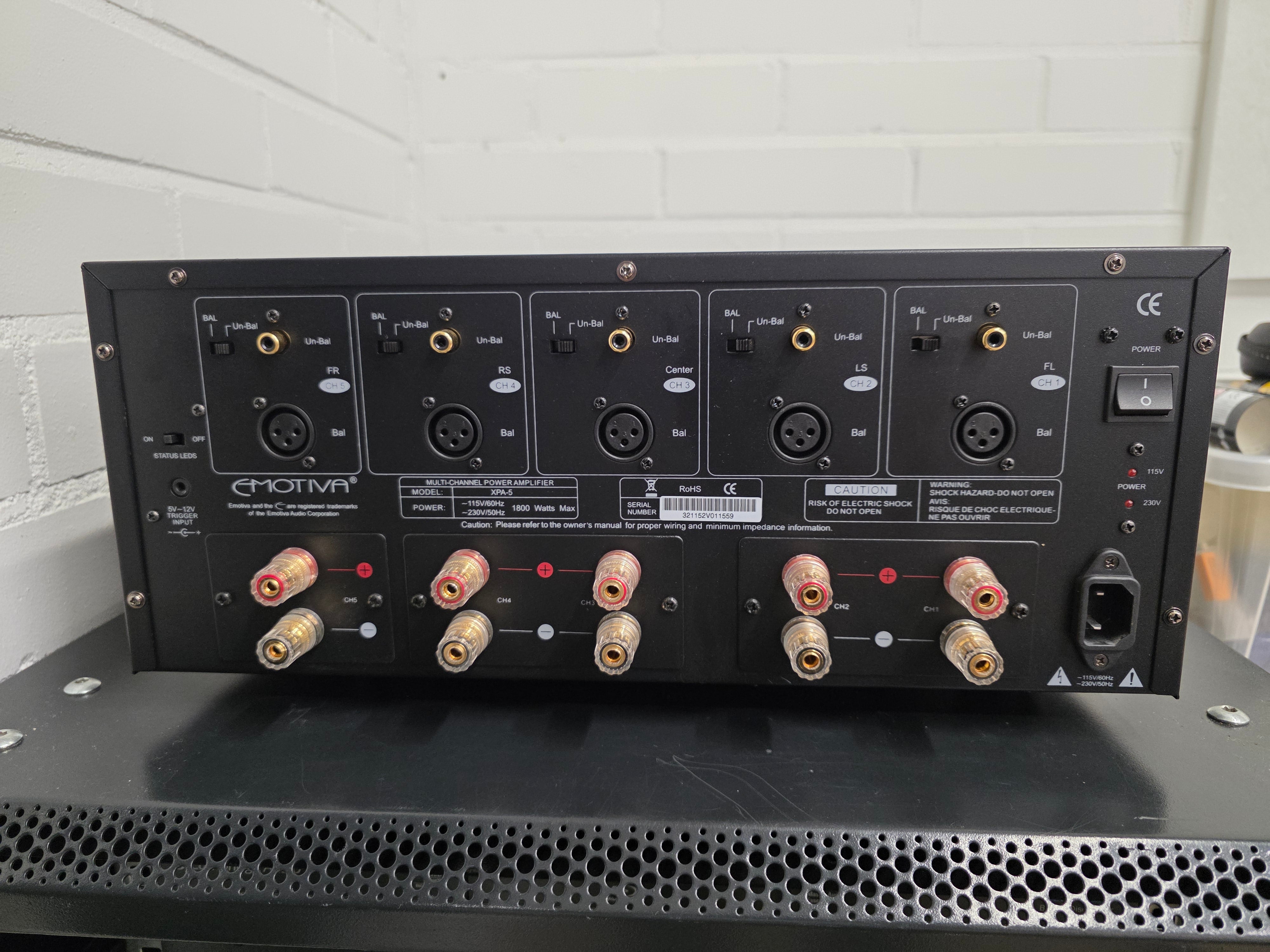 Emotiva XPA-5 Gen1 päätevahvistin, vaihtolaite
