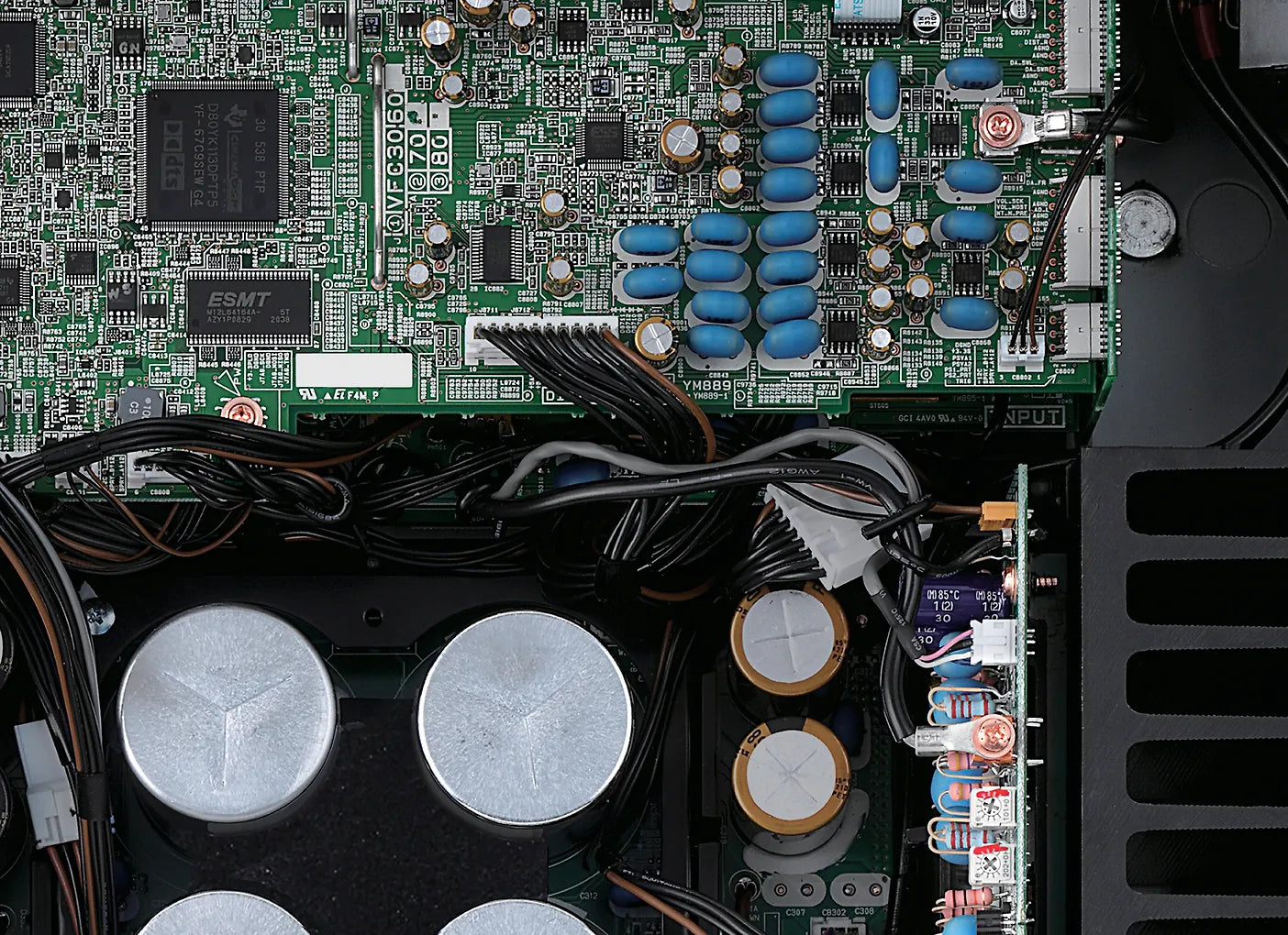 Yamaha R-N2000A network amplifier, unused exhibition demo