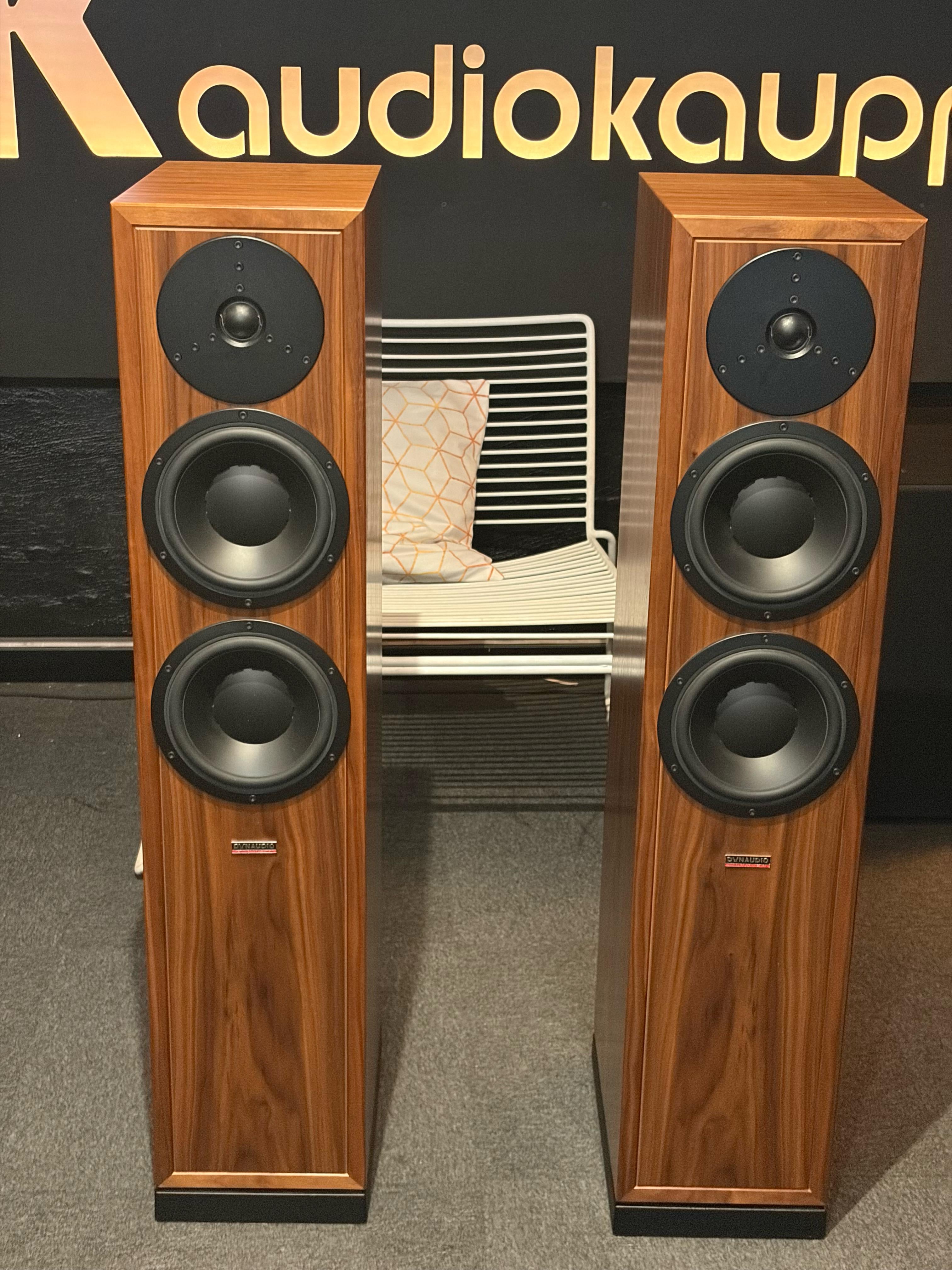 Dynaudio Contour Legacy lattiakaiutinpari, demo, Helsinki