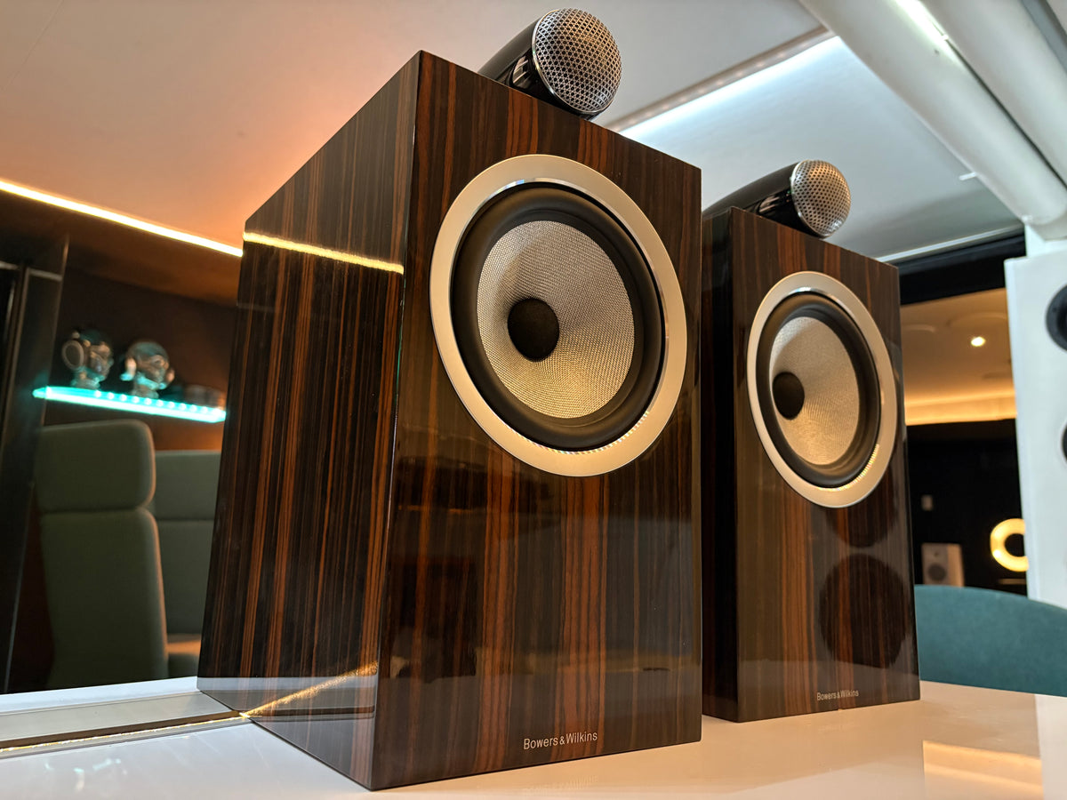 Bowers & Wilkins 705 S2 Signature -jalustakaiuttimet, vaihtolaite. Helsinki