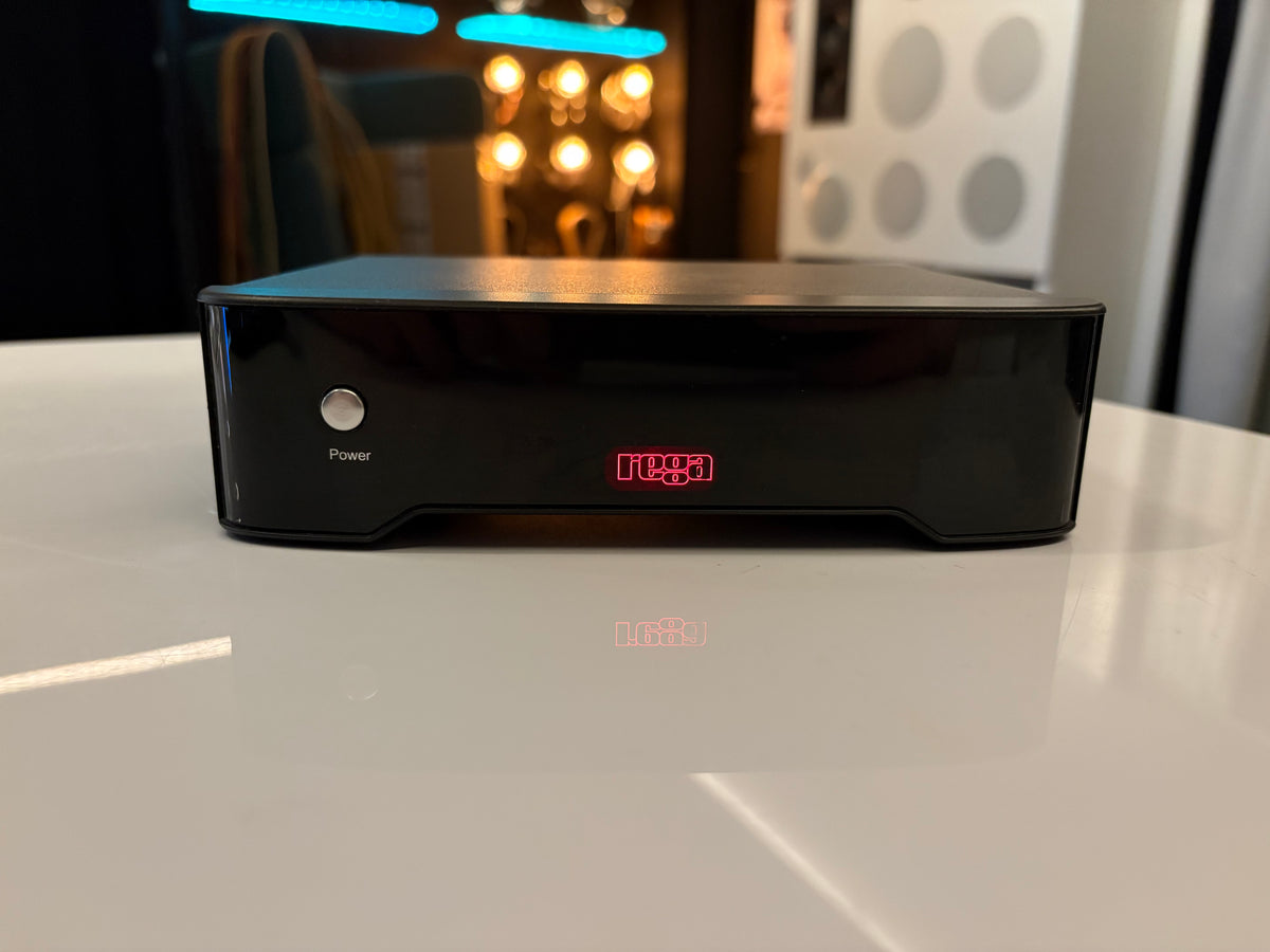 Rega Fono MM – RIAA-phonoetuvahvistin, vaihtolaite. Helsinki