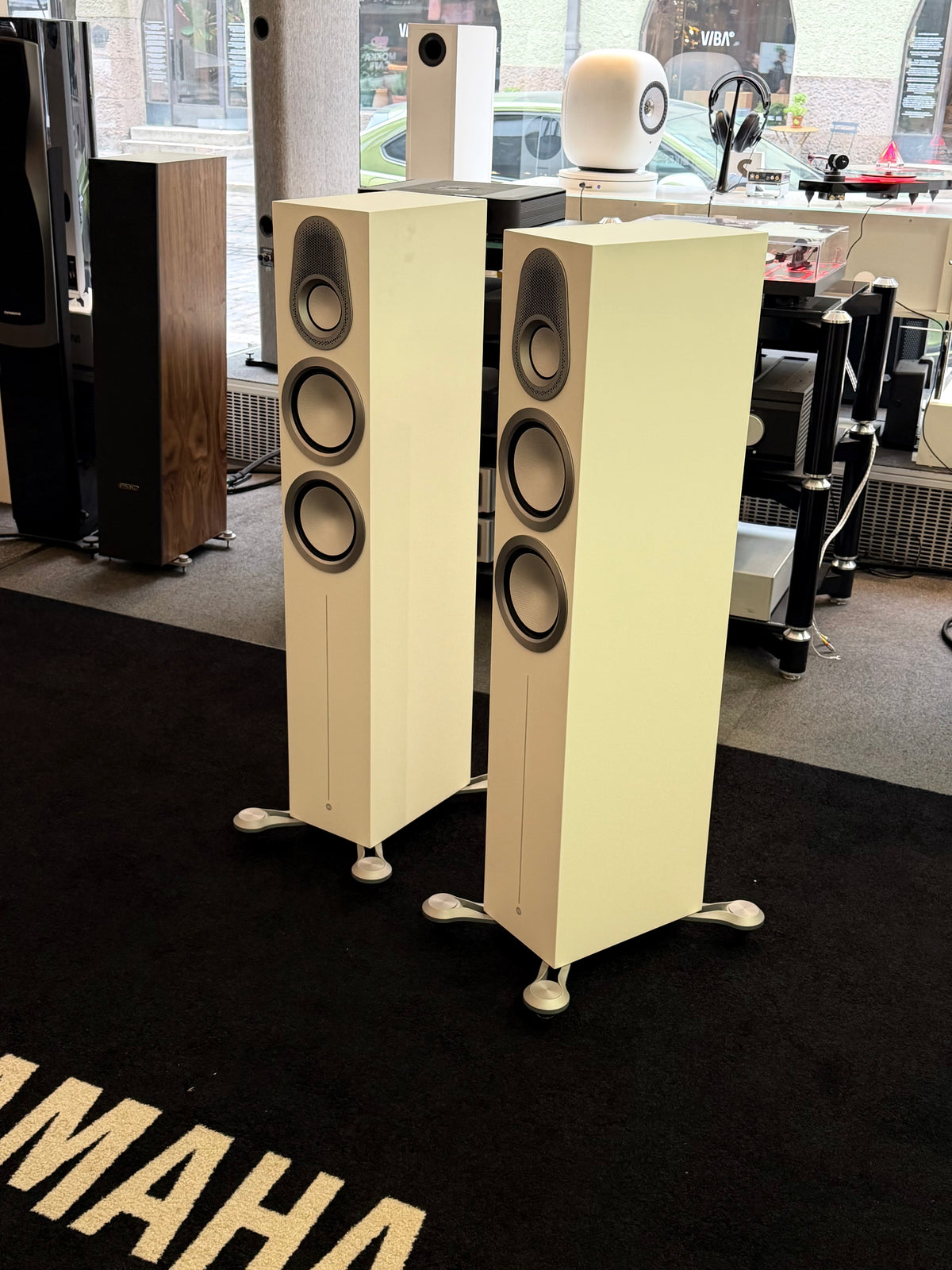Monitor Audio Gold 300 6G floorstanding speaker pair