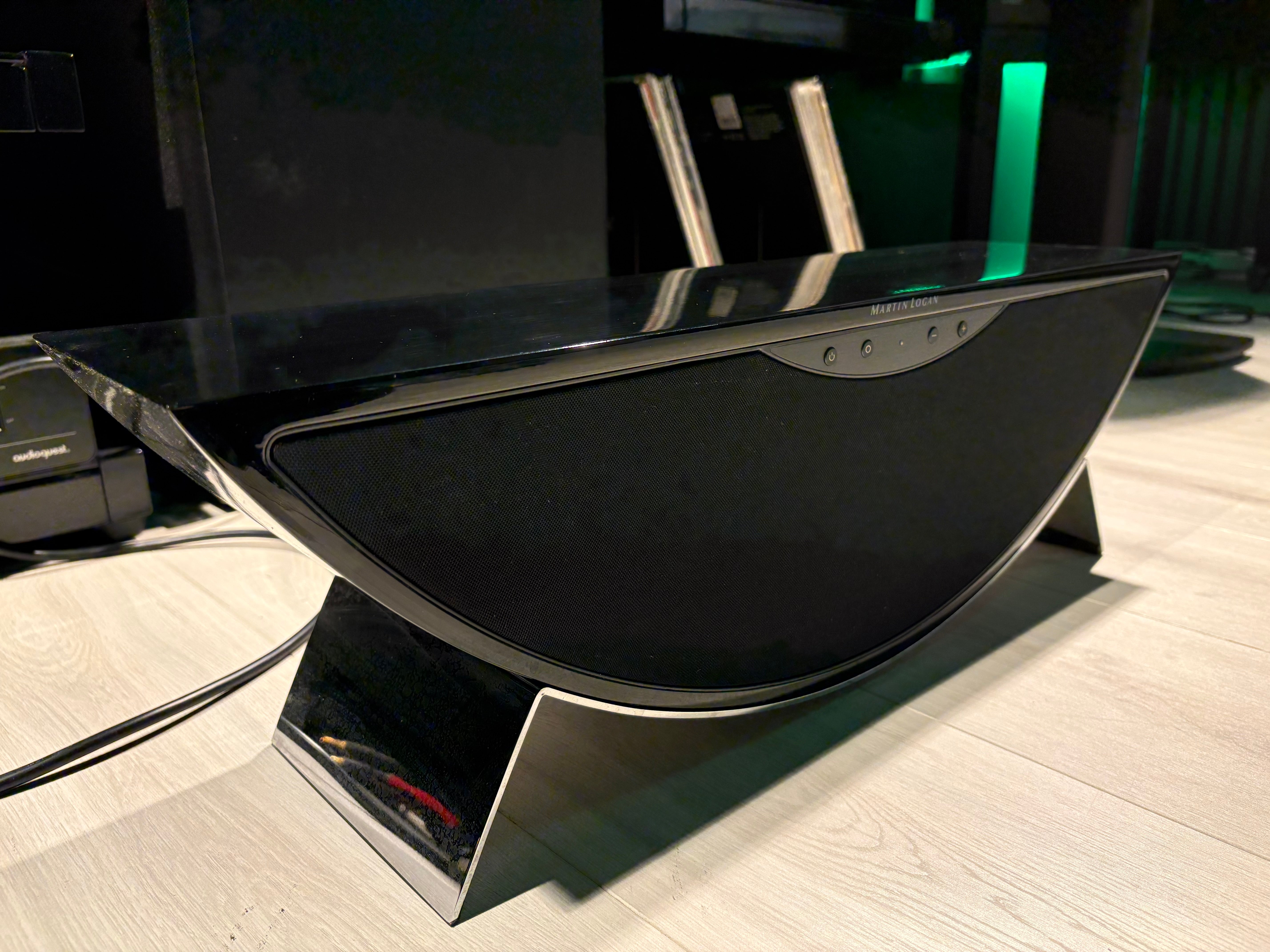 MartinLogan Crescendo, demo. Helsinki