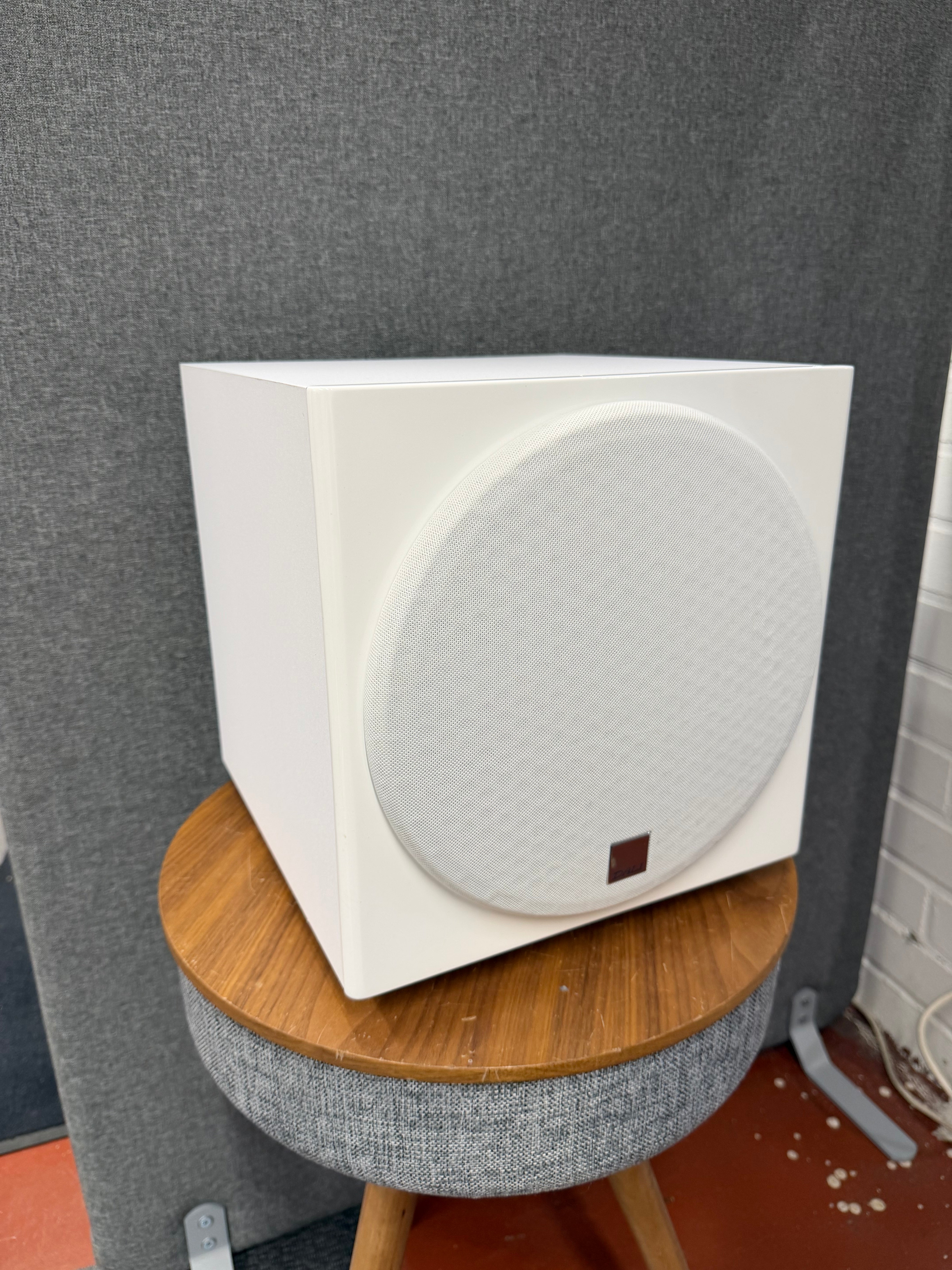 Dali Sub E-9F valkoinen vaihtosubbari, siisti kunto, Vantaan varasto