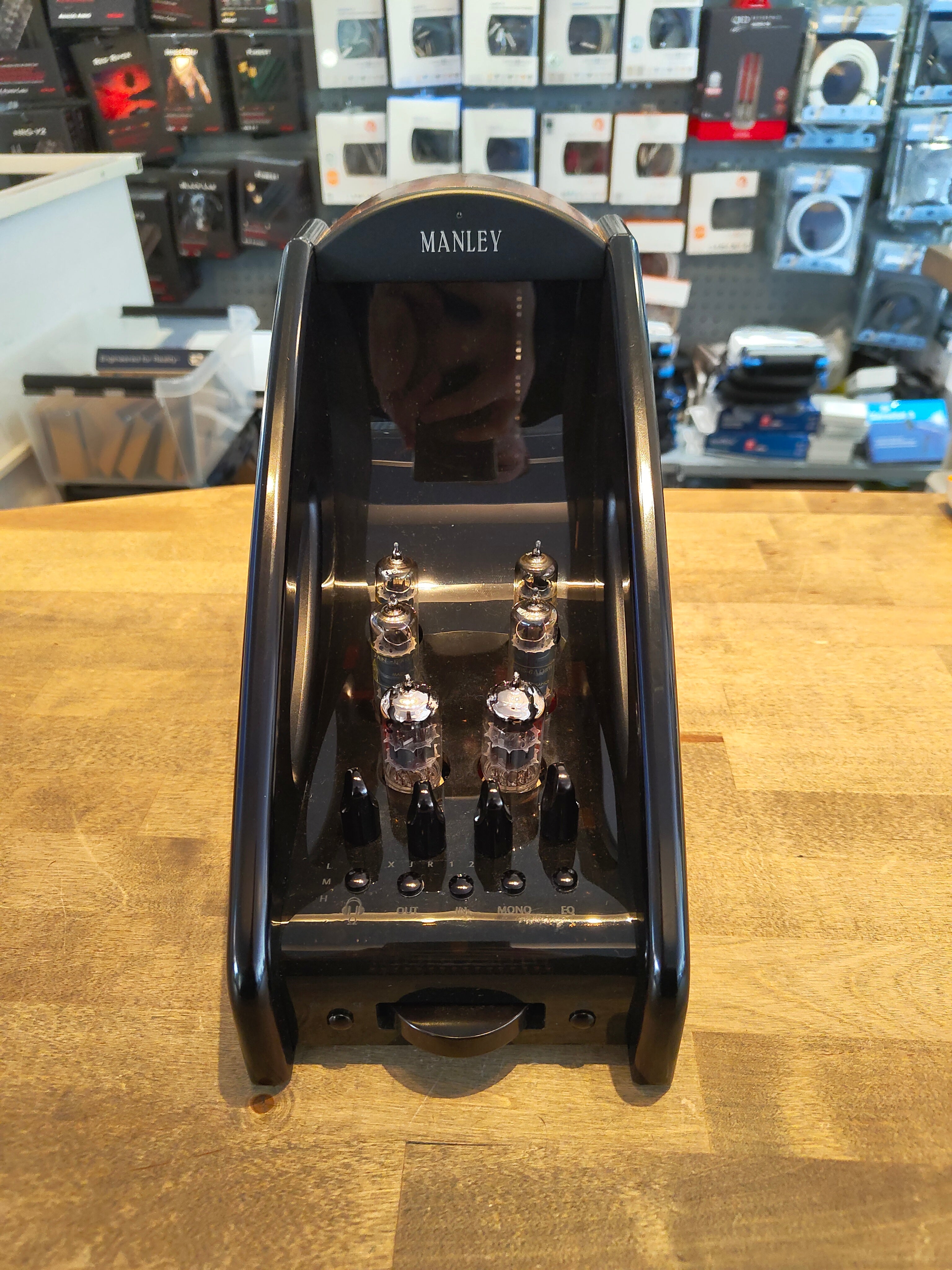 Manley Absolute kuulokevahvistin, vaihtolaite