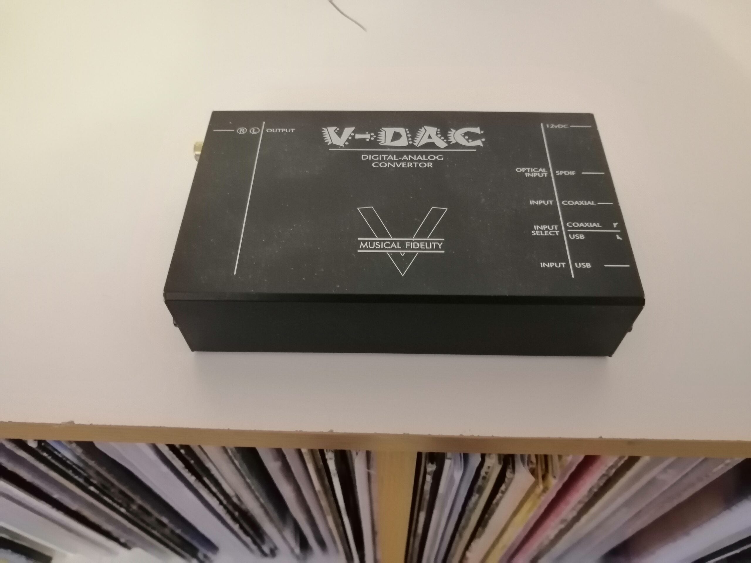 Musical Fidelity V-DAC DA-muunnin, vaihtolaite