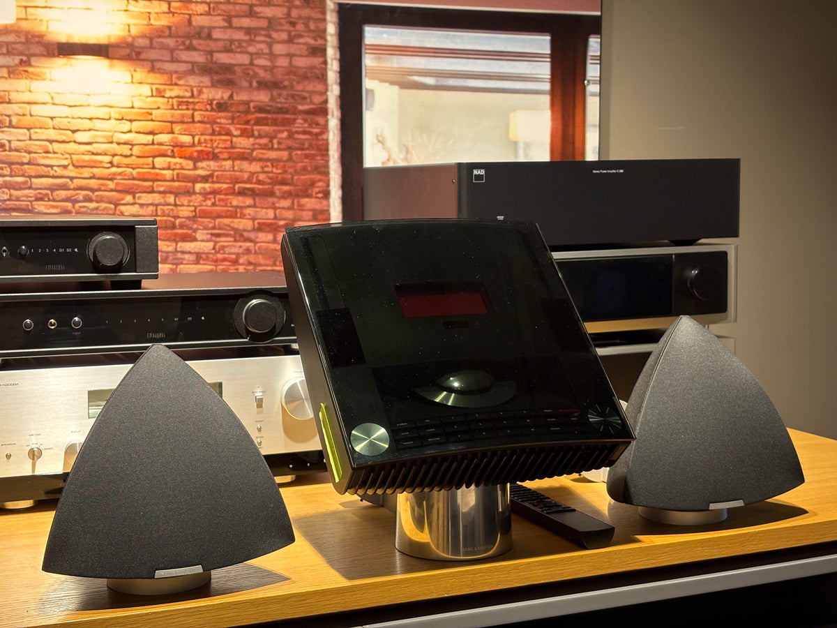 Beosound 4 stereomusiikkijärjestelmä + Beolab 4 aktiivikaiutinpari, vaihtolaite. Tampere