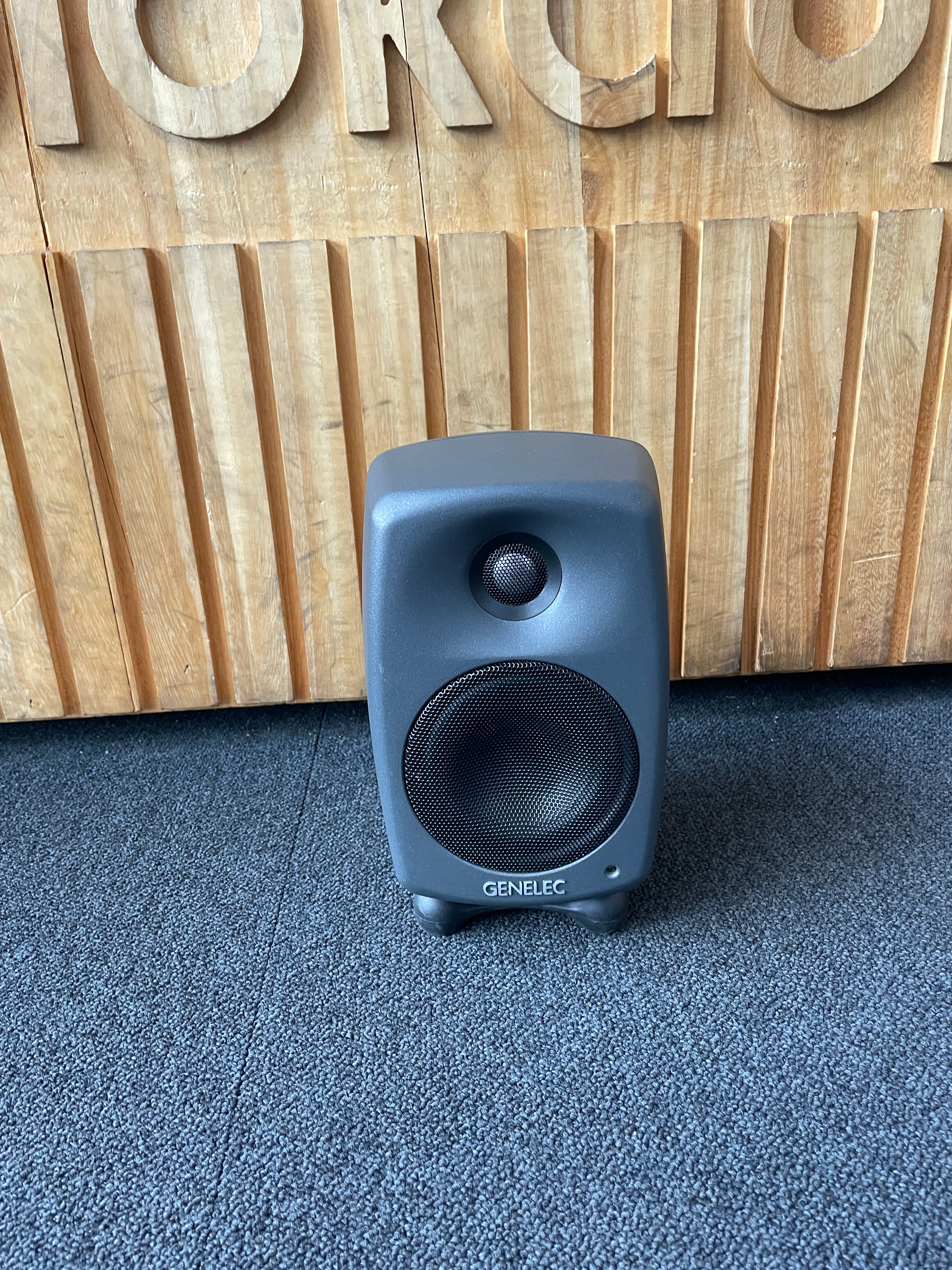 Genelec 8020D aktiivikaiutin vaihtolaite, sijainti Oulu.