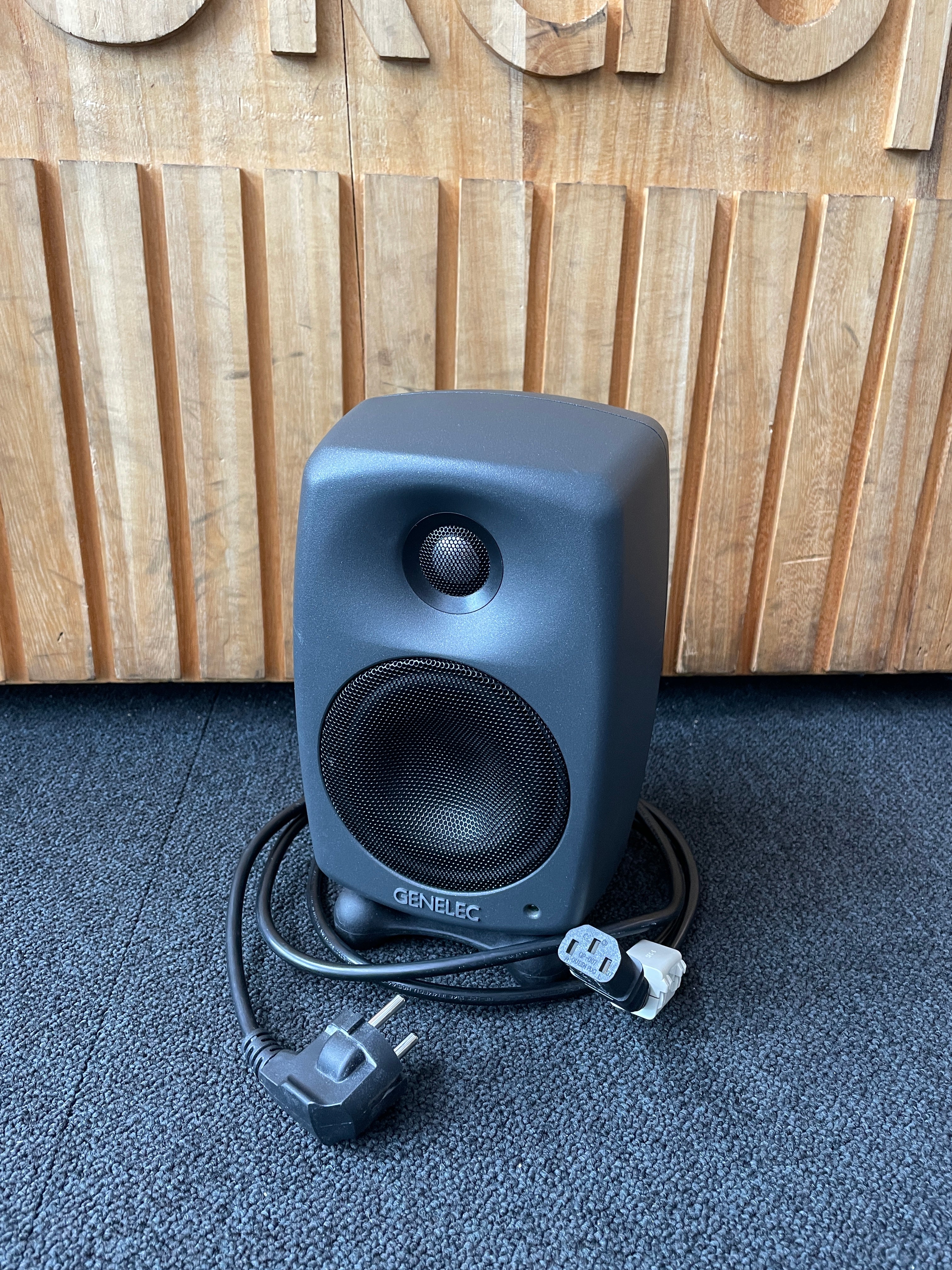 Genelec 8020D aktiivikaiutin vaihtolaite, sijainti Oulu.