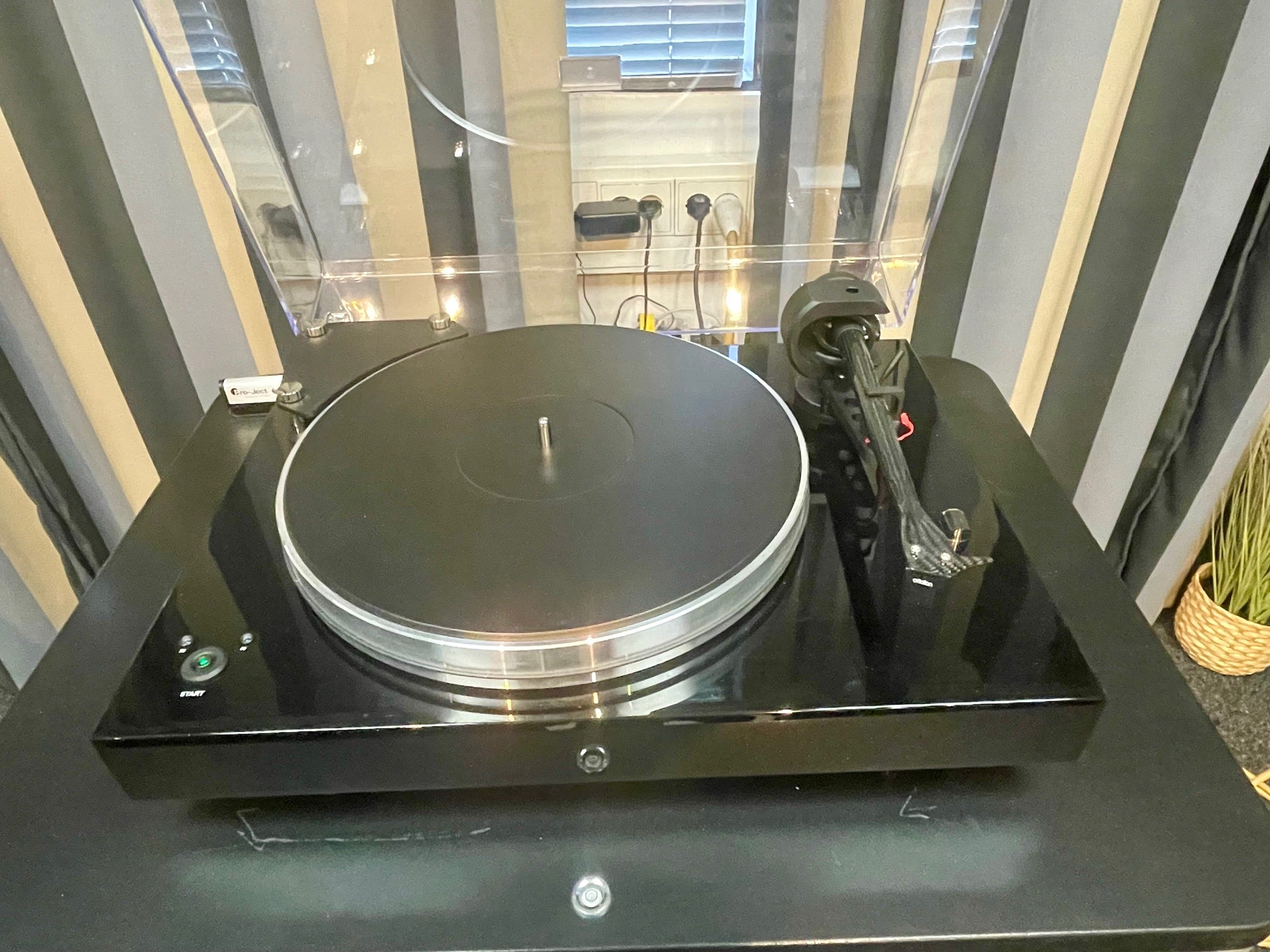 Pro-Ject Xtension 9 Evolution Superpack levysoitin, pianomusta, vaihtolaite, sijainti Hyvinkää