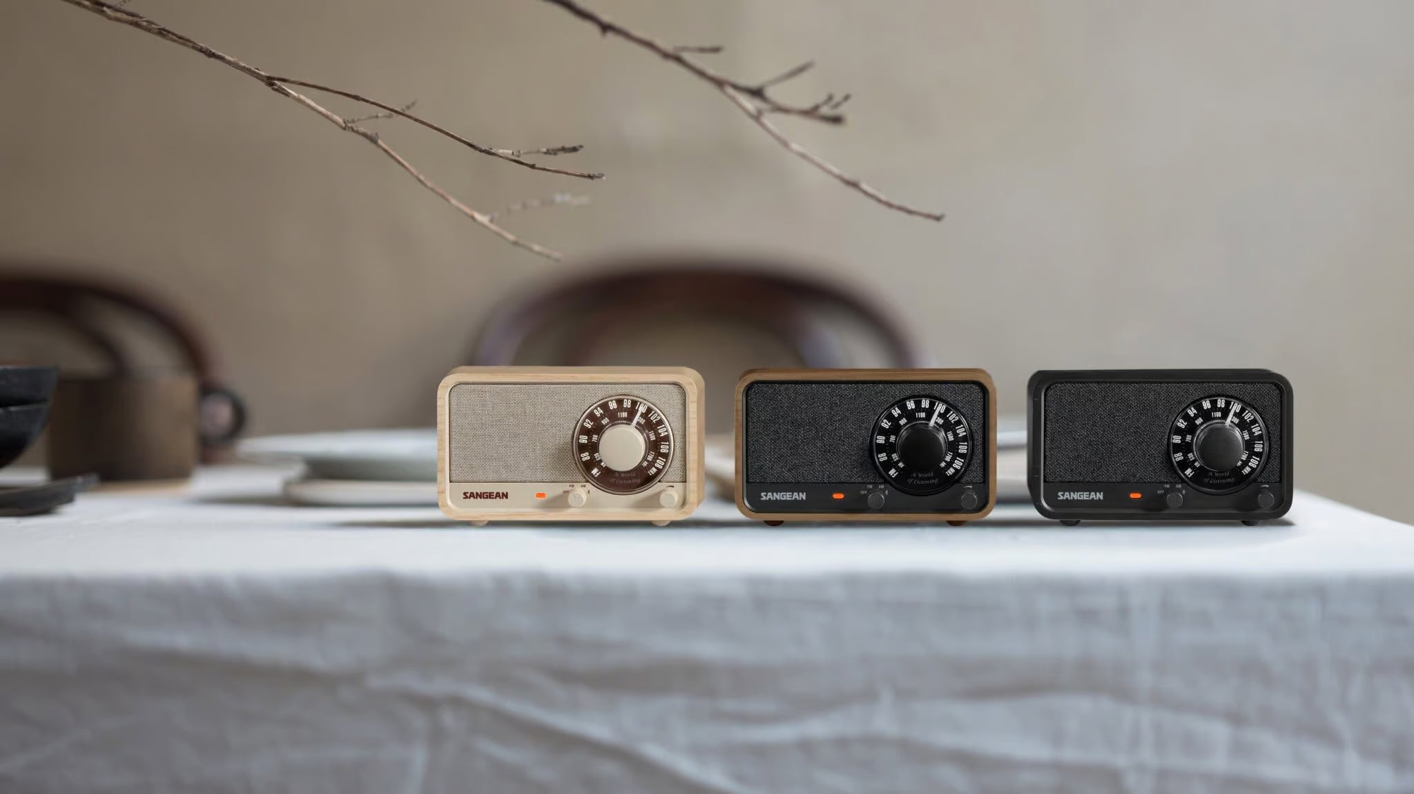 Sangean WR-8 pöytäradio