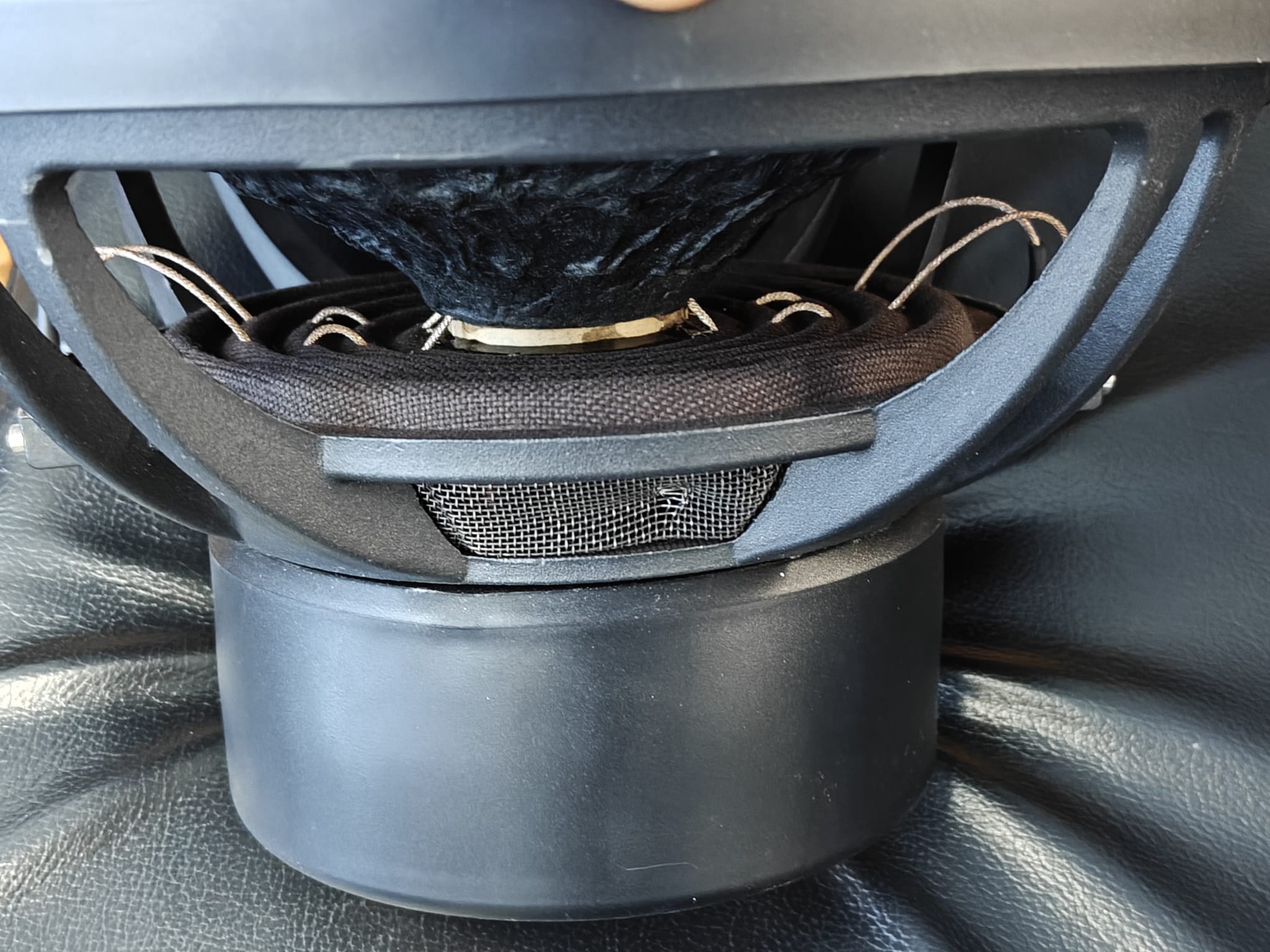 Ground Zero GZUW12SQX reconetettu