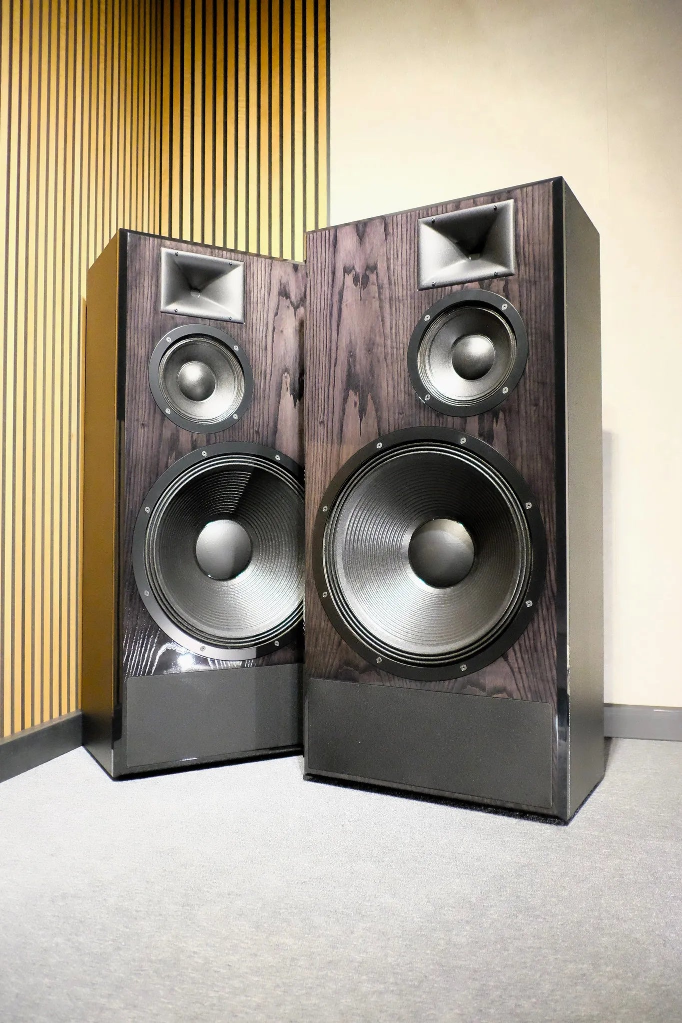 Aalto 9 Lattiakaiuttimet