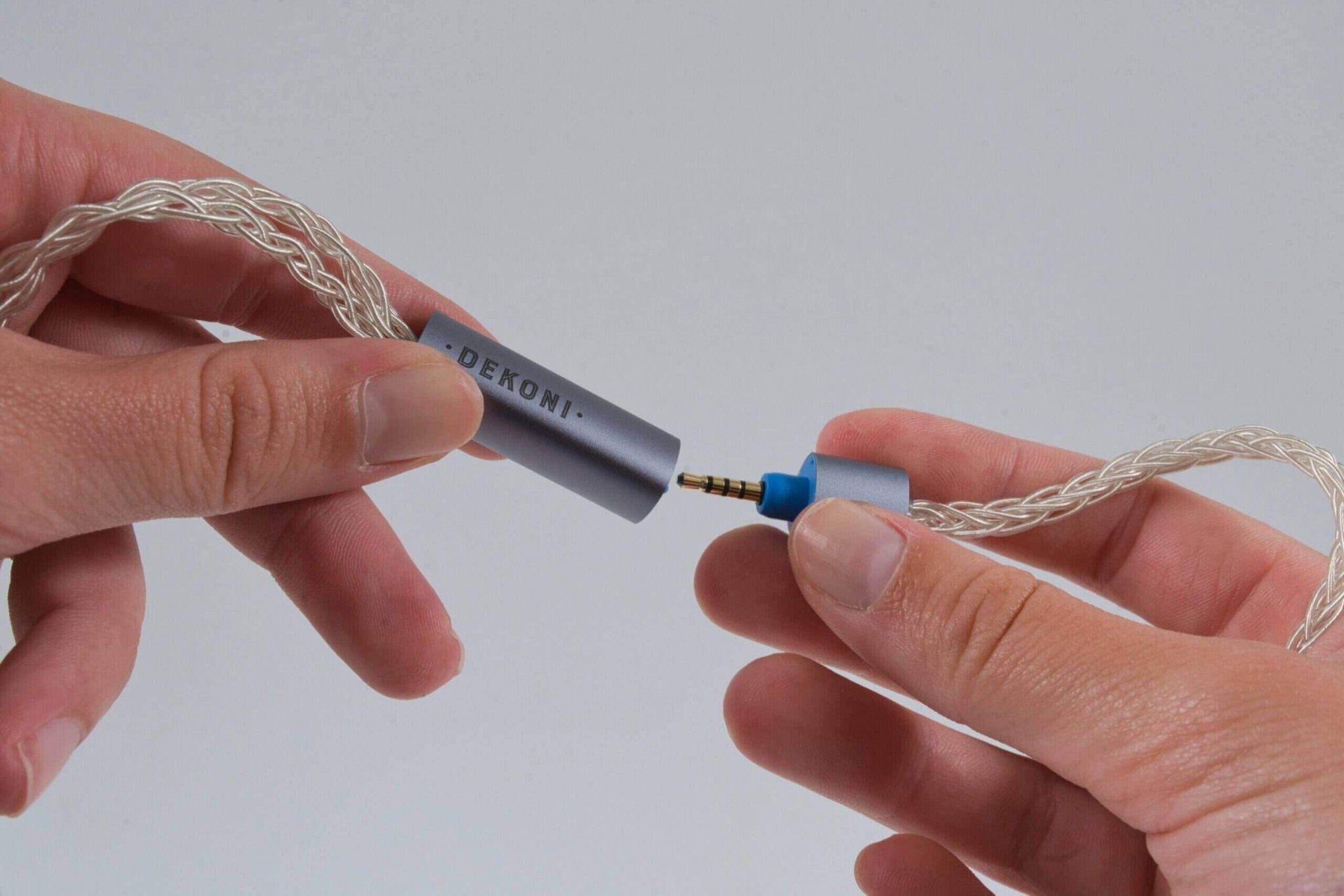 Dekoni Audio EMC Postsplit Silver Braided 4 - pin mini XLR liittimillä - Audiokauppa.fi