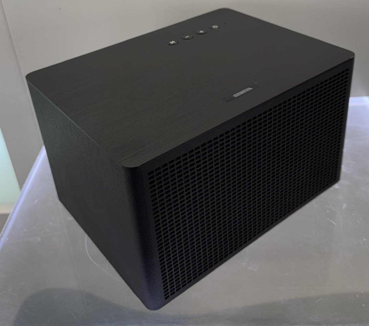 Geneva - Acustica Lounge - Bluetooth-Kaiutin demo poisto