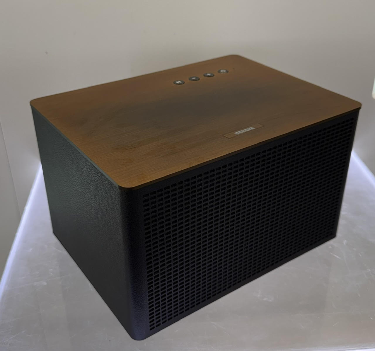 Geneva - Acustica Lounge - Bluetooth-Kaiutin demo poisto