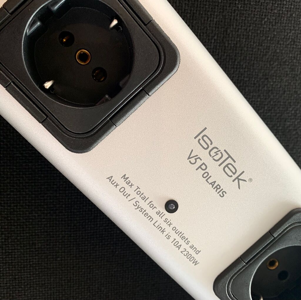 IsoTek V5 Polaris virtasuodin - Audiokauppa.fi