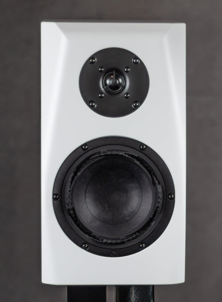 Bending Kero Active Stream pair of pedestal speakers