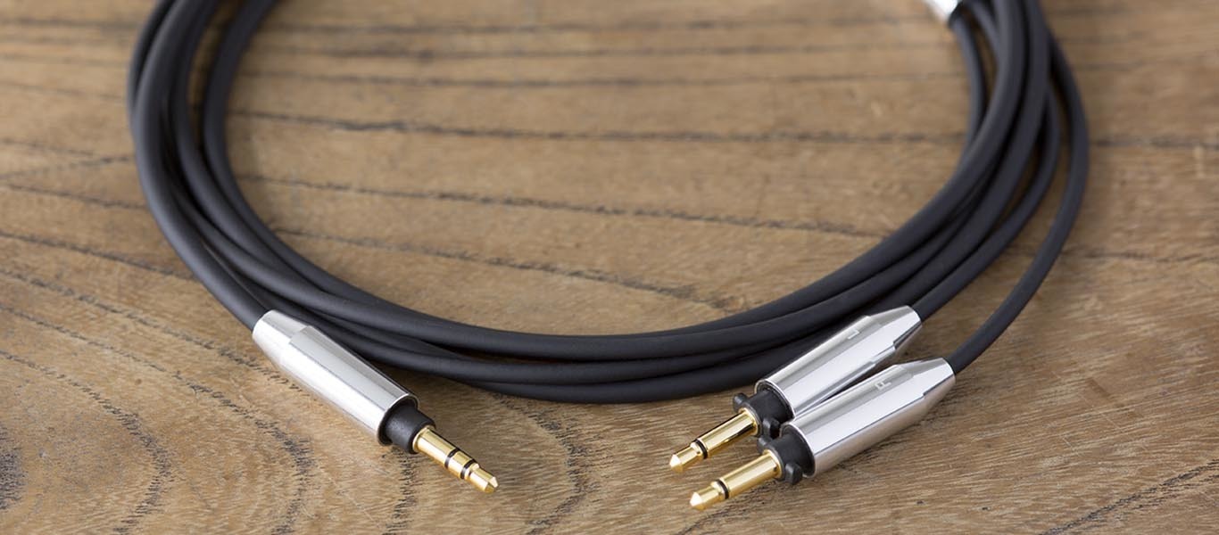 Final SONOROUS III headphones