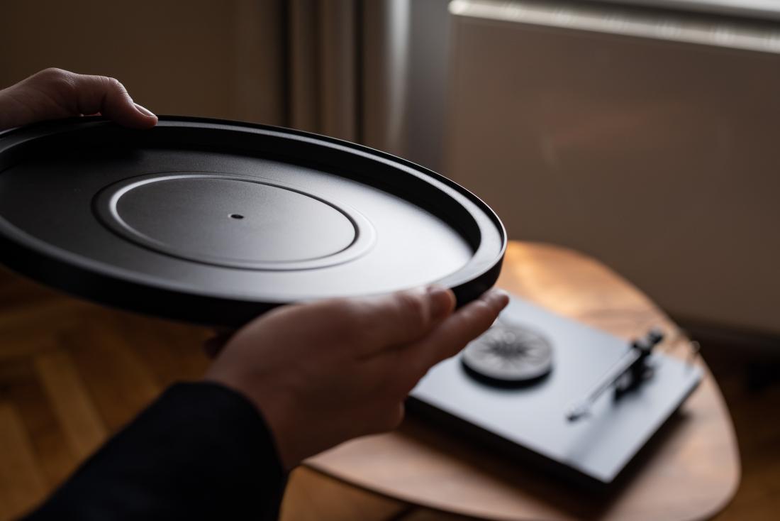 Pro-Ject Debut Carbon EVO turntable