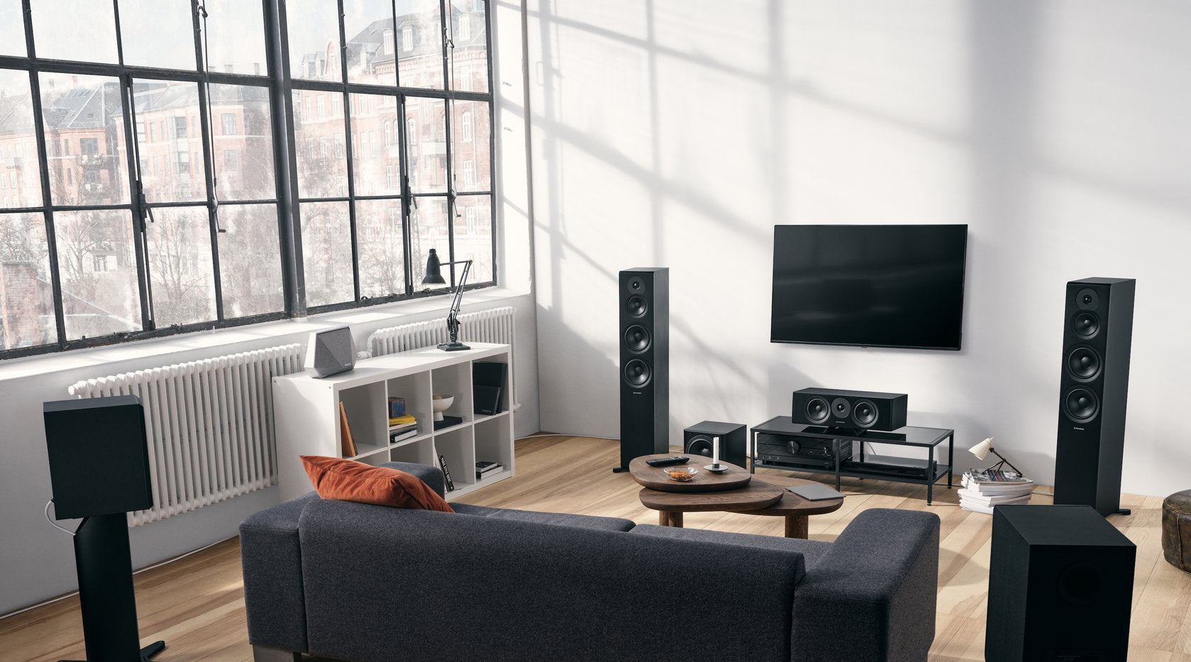 Dynaudio Emit 50 lattiakaiutinpari