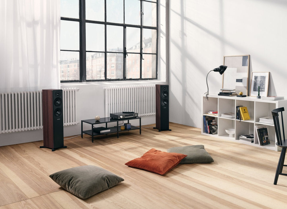 Dynaudio Emit 30 lattiakaiutinpari - Audiokauppa.fi