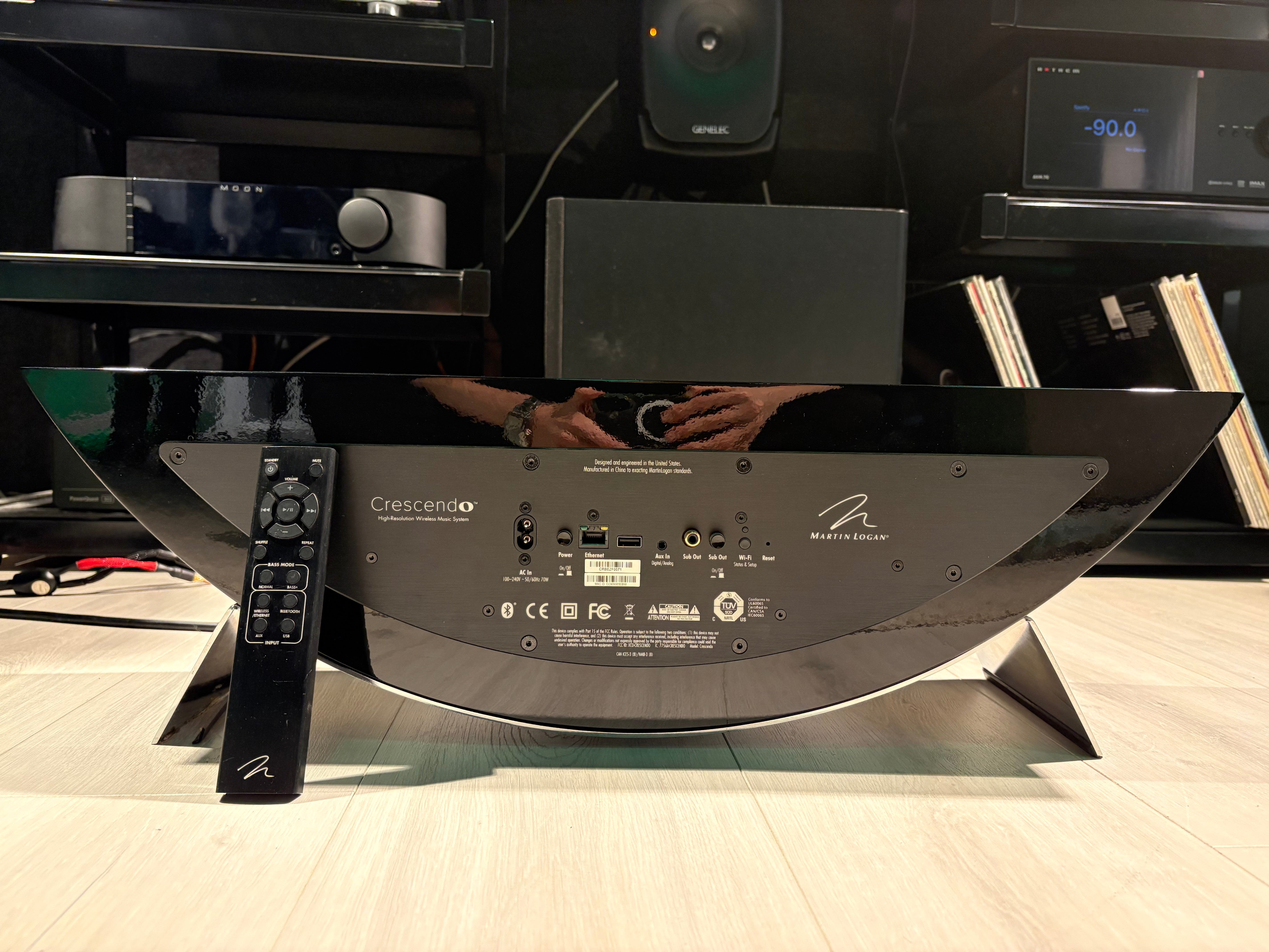 MartinLogan Crescendo, demo. Helsinki