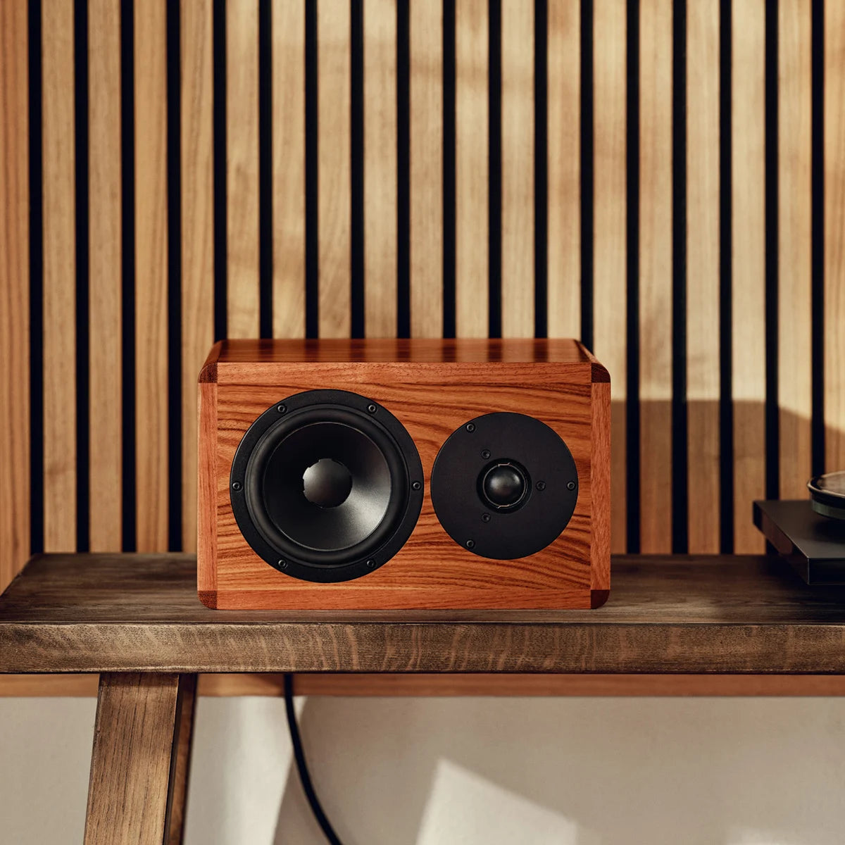 Dynaudio Legend jalustakaiutinpari