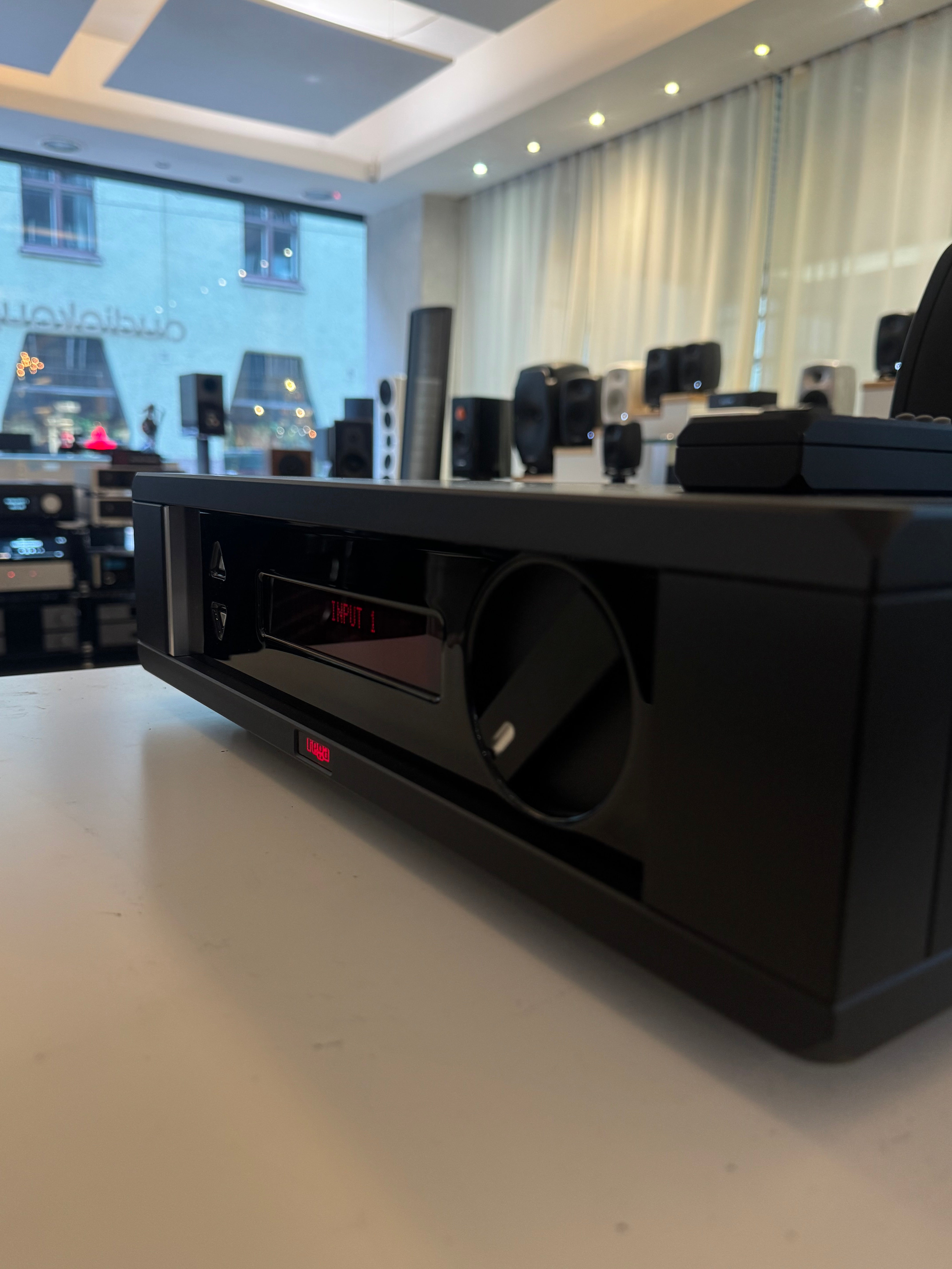 Rega Osiris vahvistin, vaihtolaite