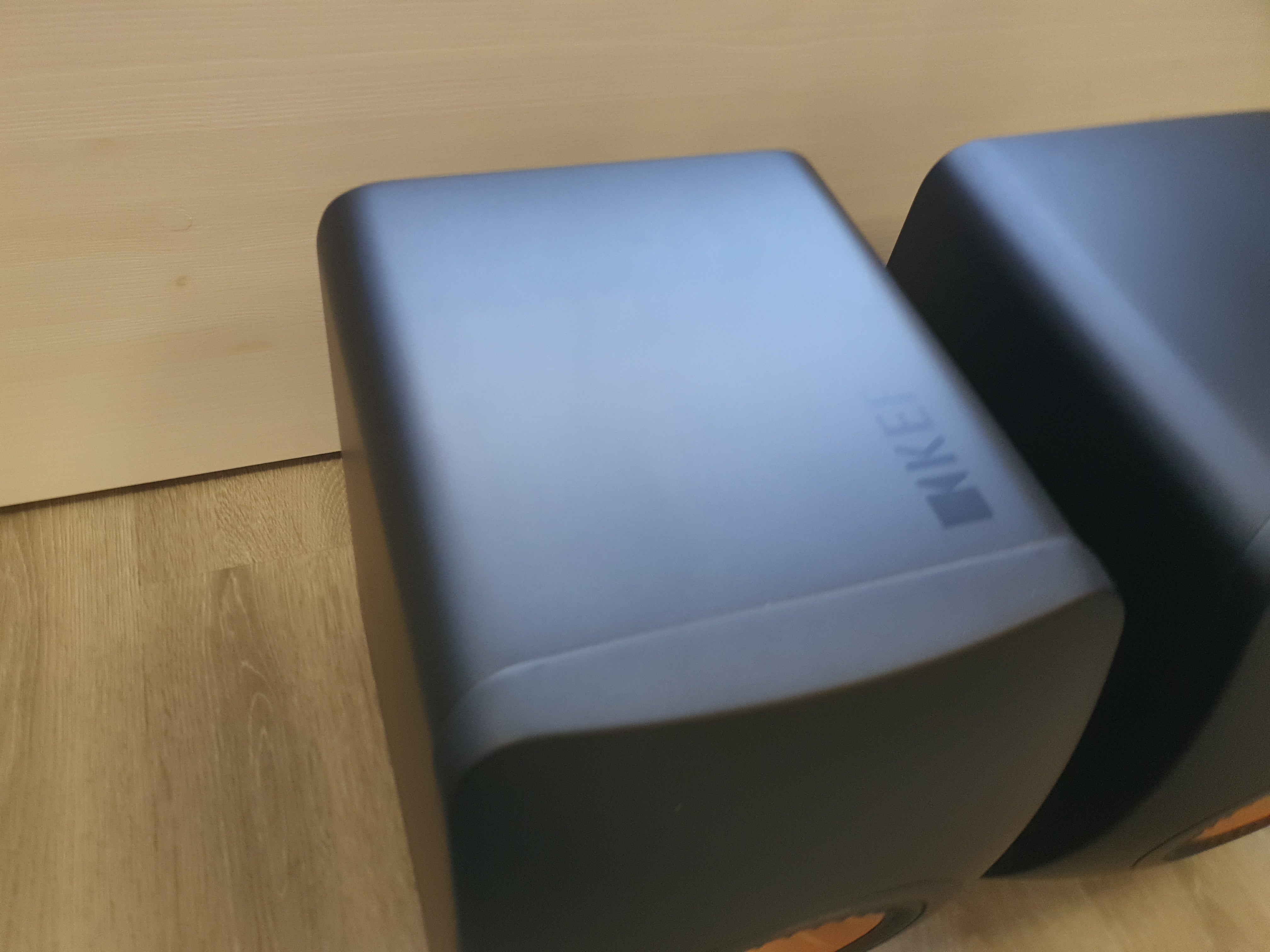 KEF LS50 Meta kaiutinpari vaihtolaite vaasa