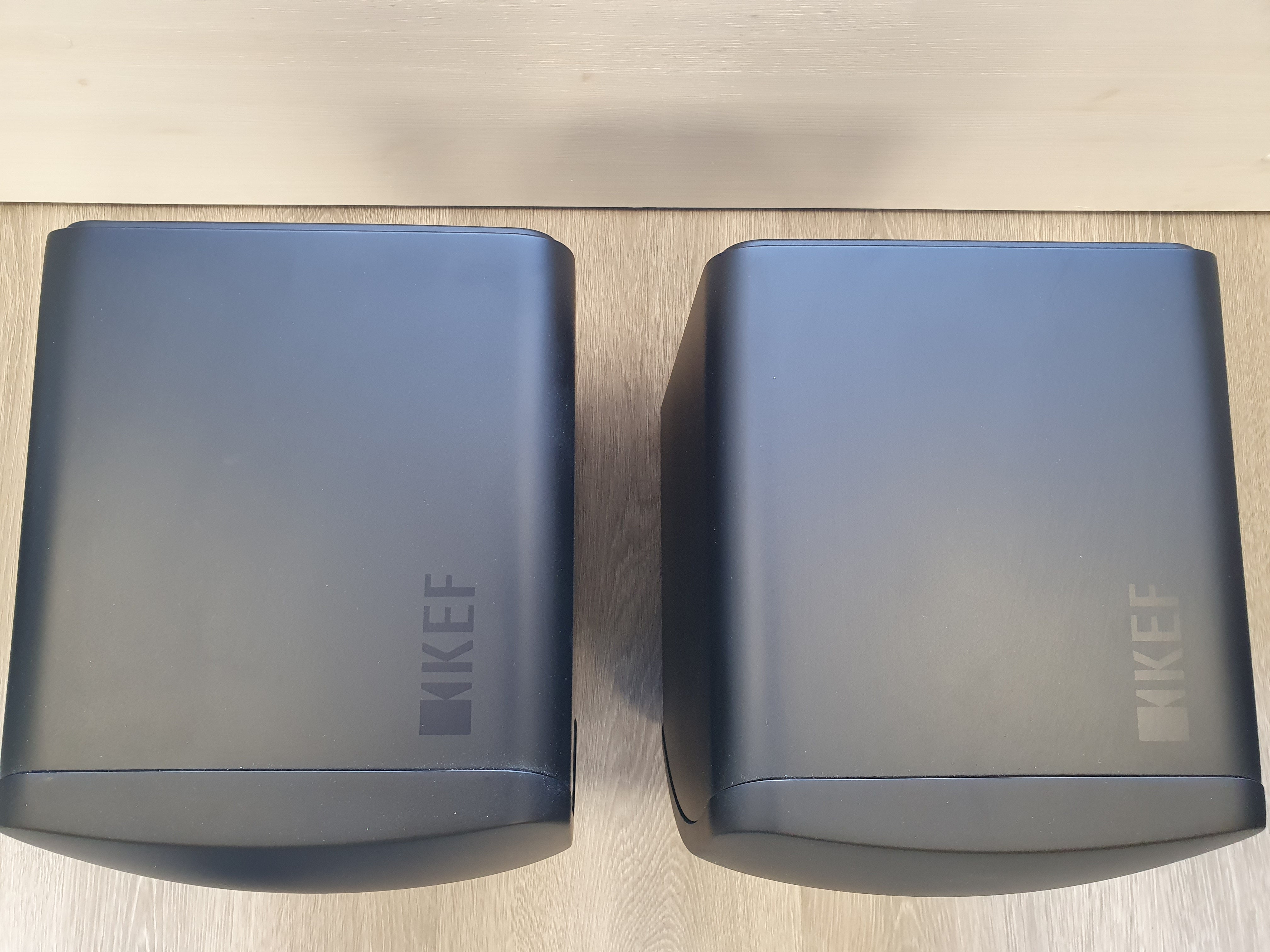 KEF LS50 Meta kaiutinpari vaihtolaite vaasa