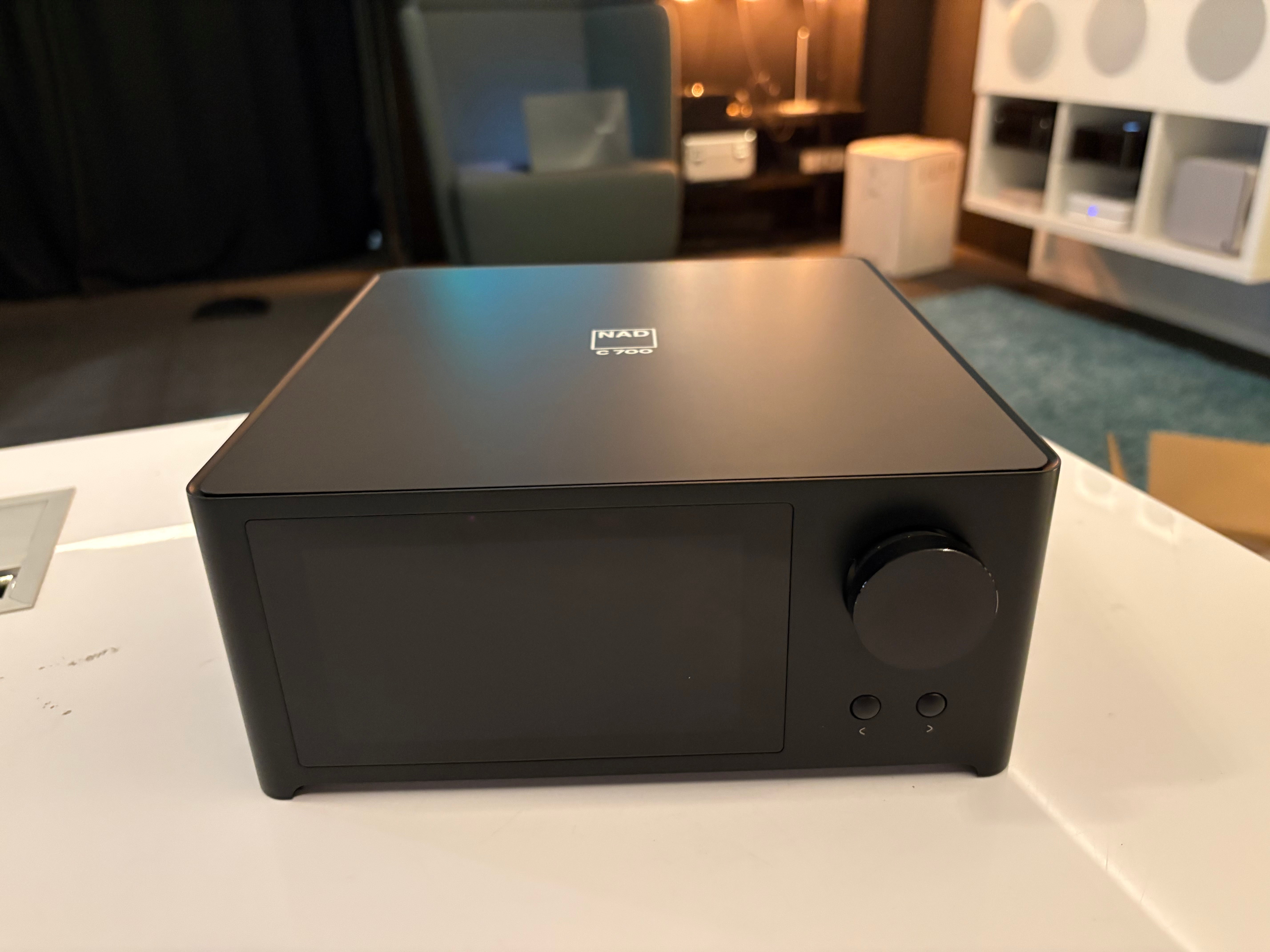 NAD C700 BluOS V2 suoratoistovahvistin, vaihtolaite. Helsinki