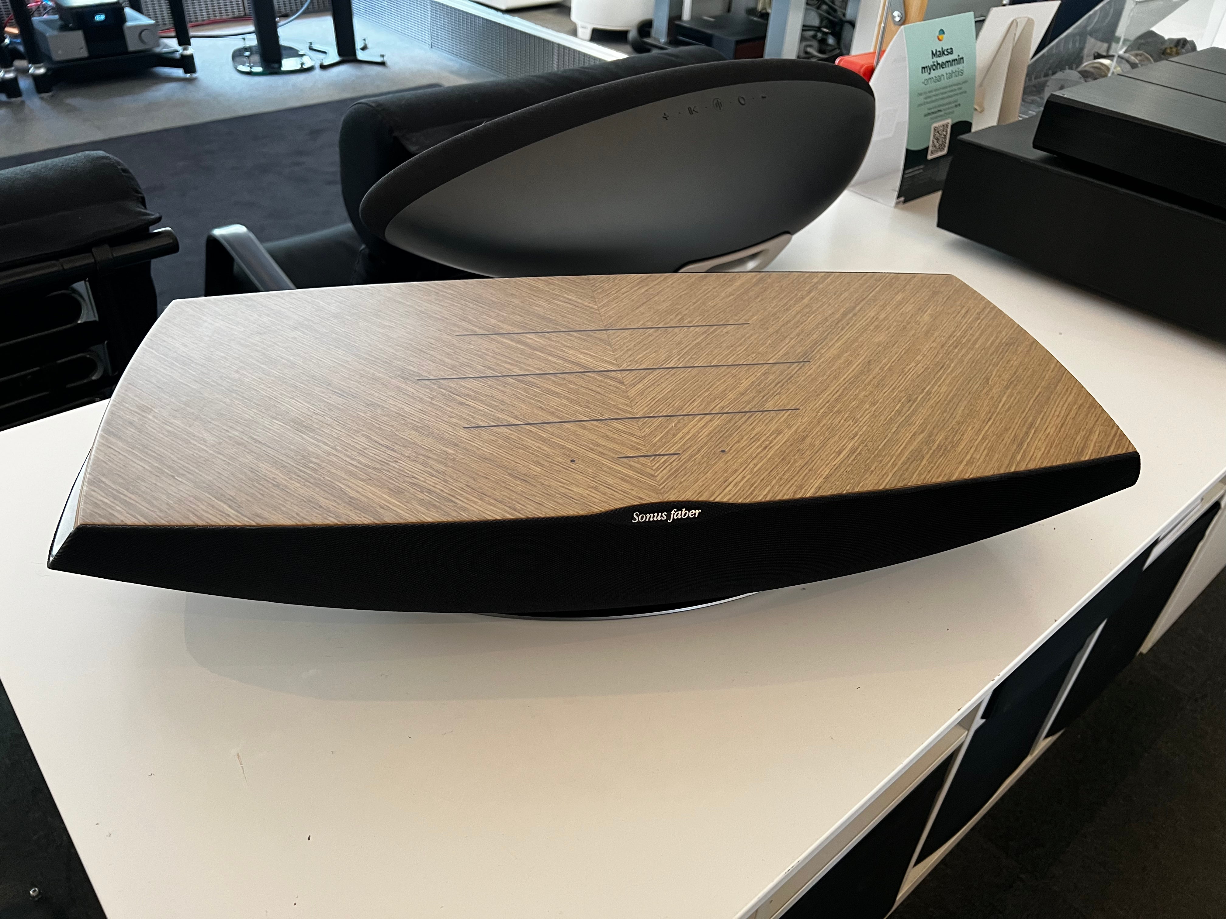 Sonus faber Omnia äänijärjestelmä, vaihtolaite