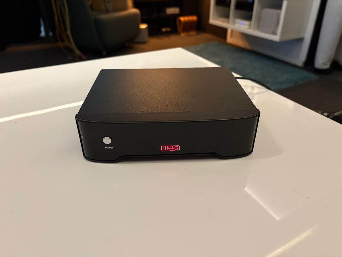 Rega Fono MM – RIAA-phonoetuvahvistin, vaihtolaite. Helsinki