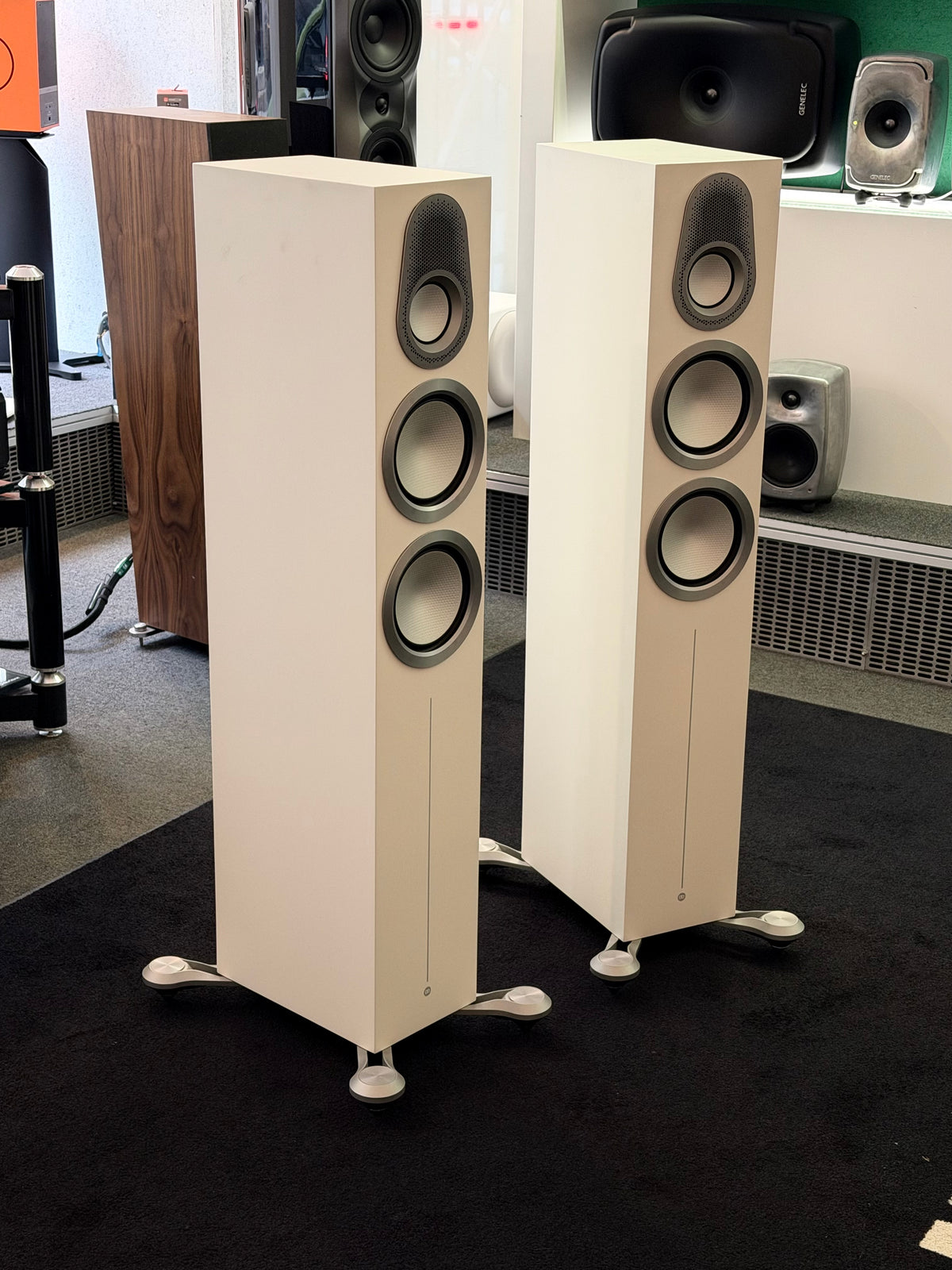 Monitor Audio Gold 300 6G floorstanding speaker pair