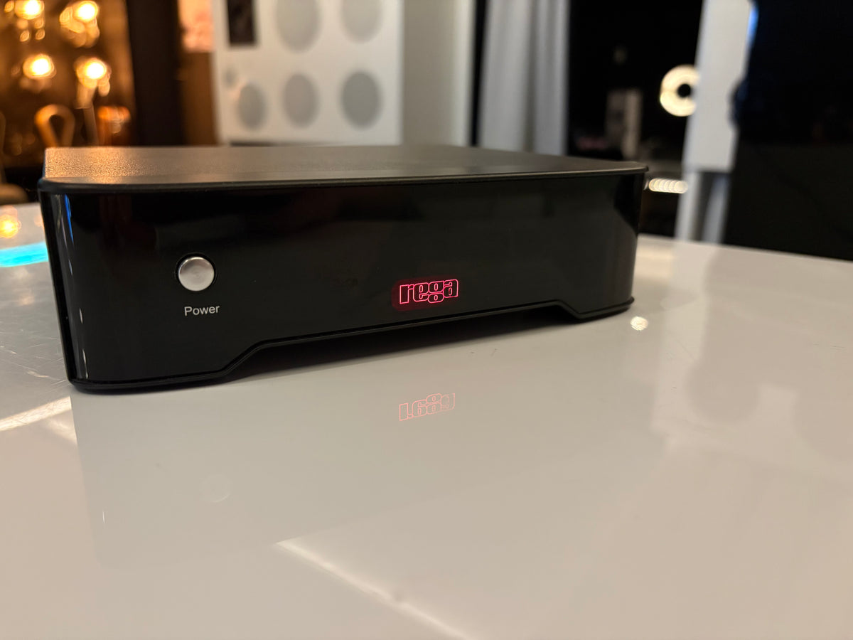 Rega Fono MM – RIAA-phonoetuvahvistin, vaihtolaite. Helsinki