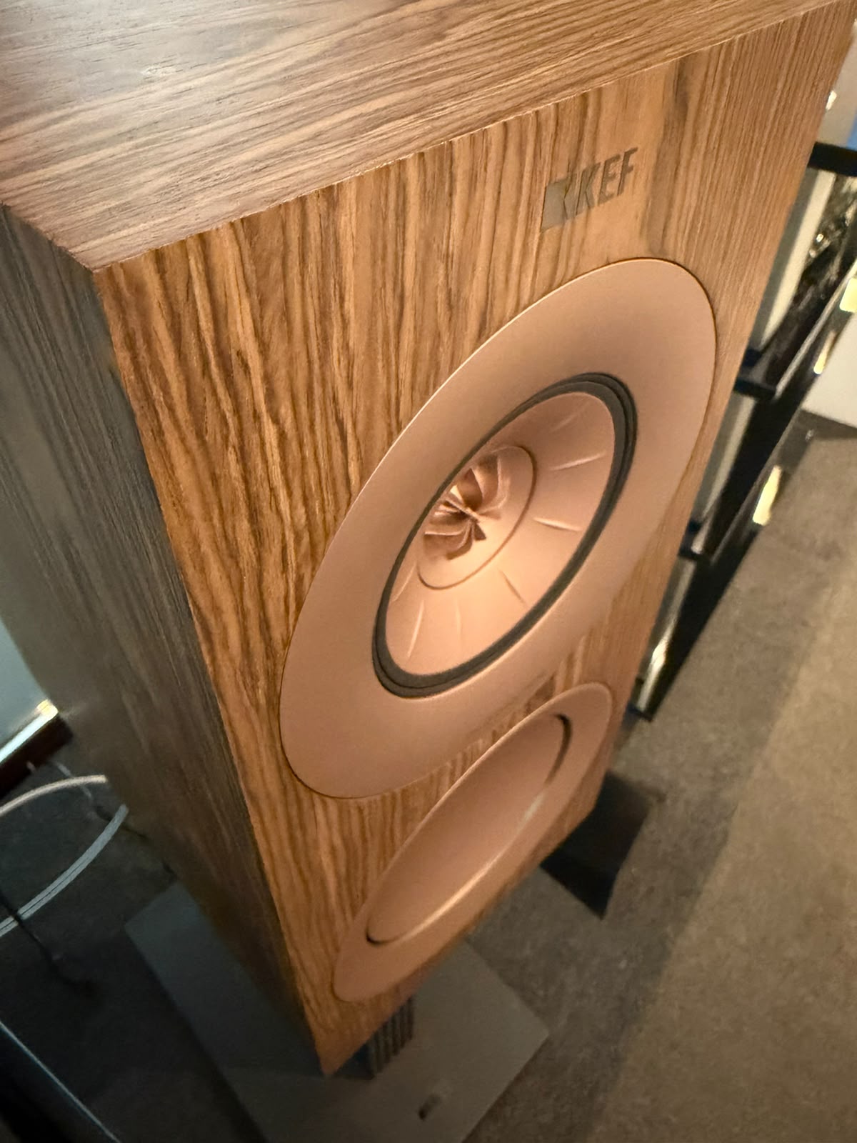 KEF R3 jalustakaiutinpari, vaihto, Helsinki