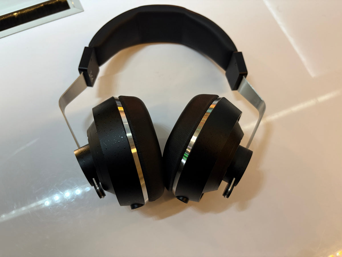 Final SONOROUS III headphones