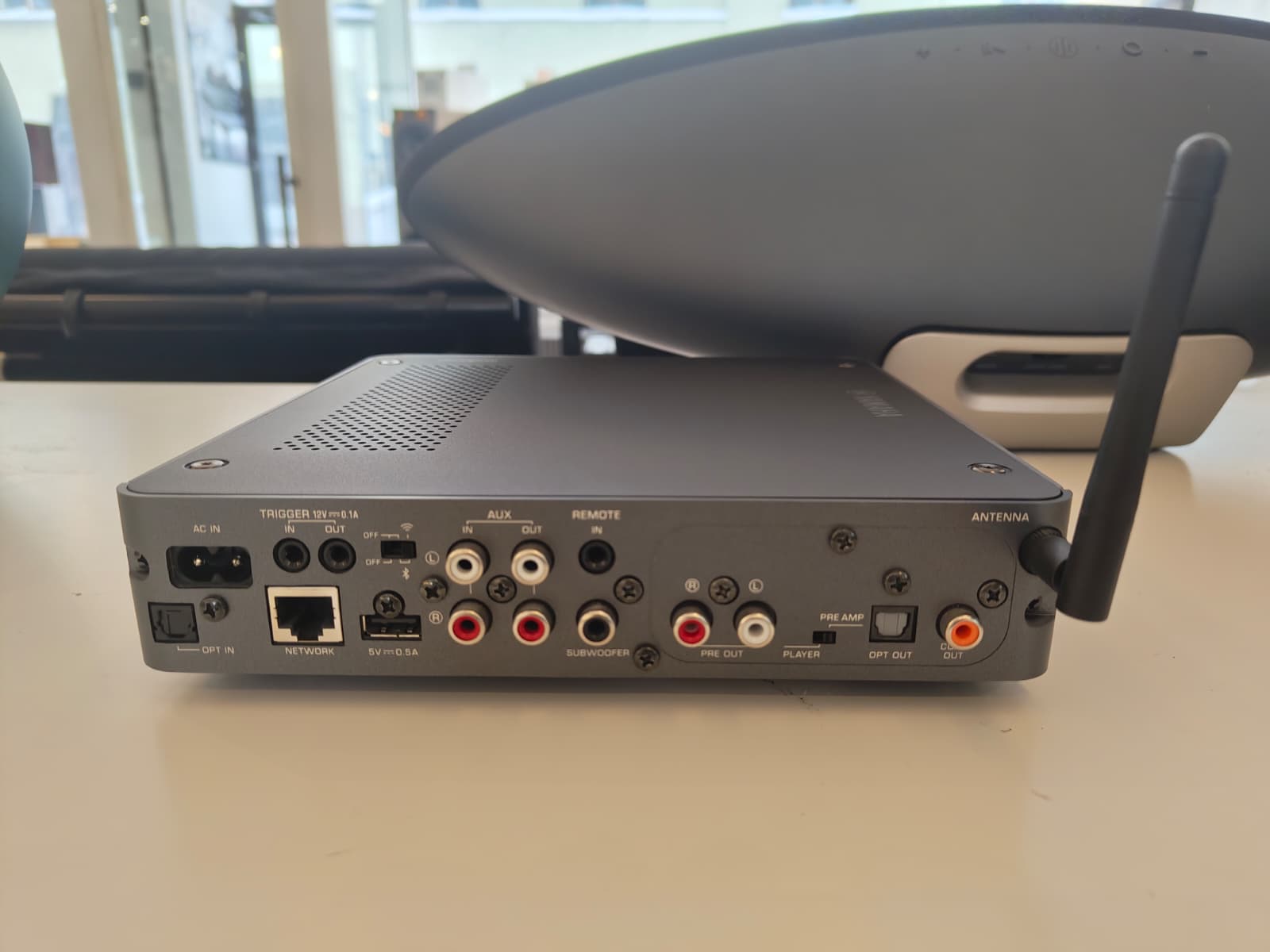 Yamaha WXC-50 MusicCast streamer/esivahvistin, vaihtolaite