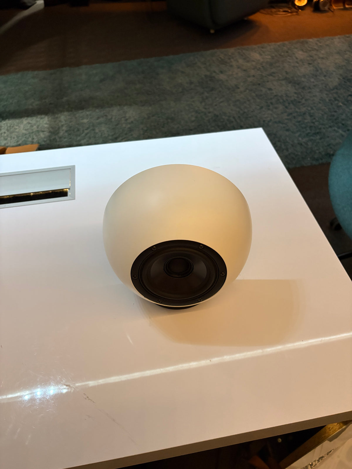 ACUSTOM COAX – suomalainen design-kaiutinpari, vaihtolaite. Helsinki
