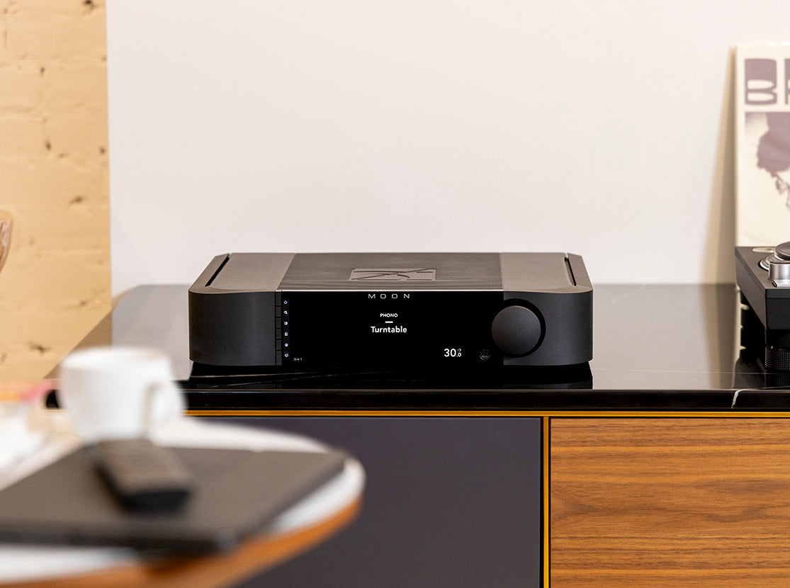 MOON 341 stereovahvistin viistosta