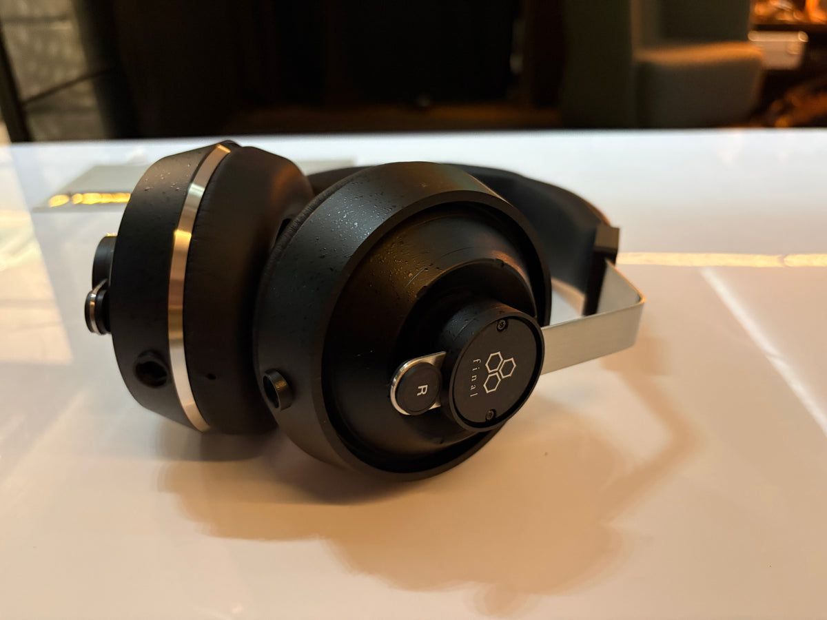 Final SONOROUS III headphones