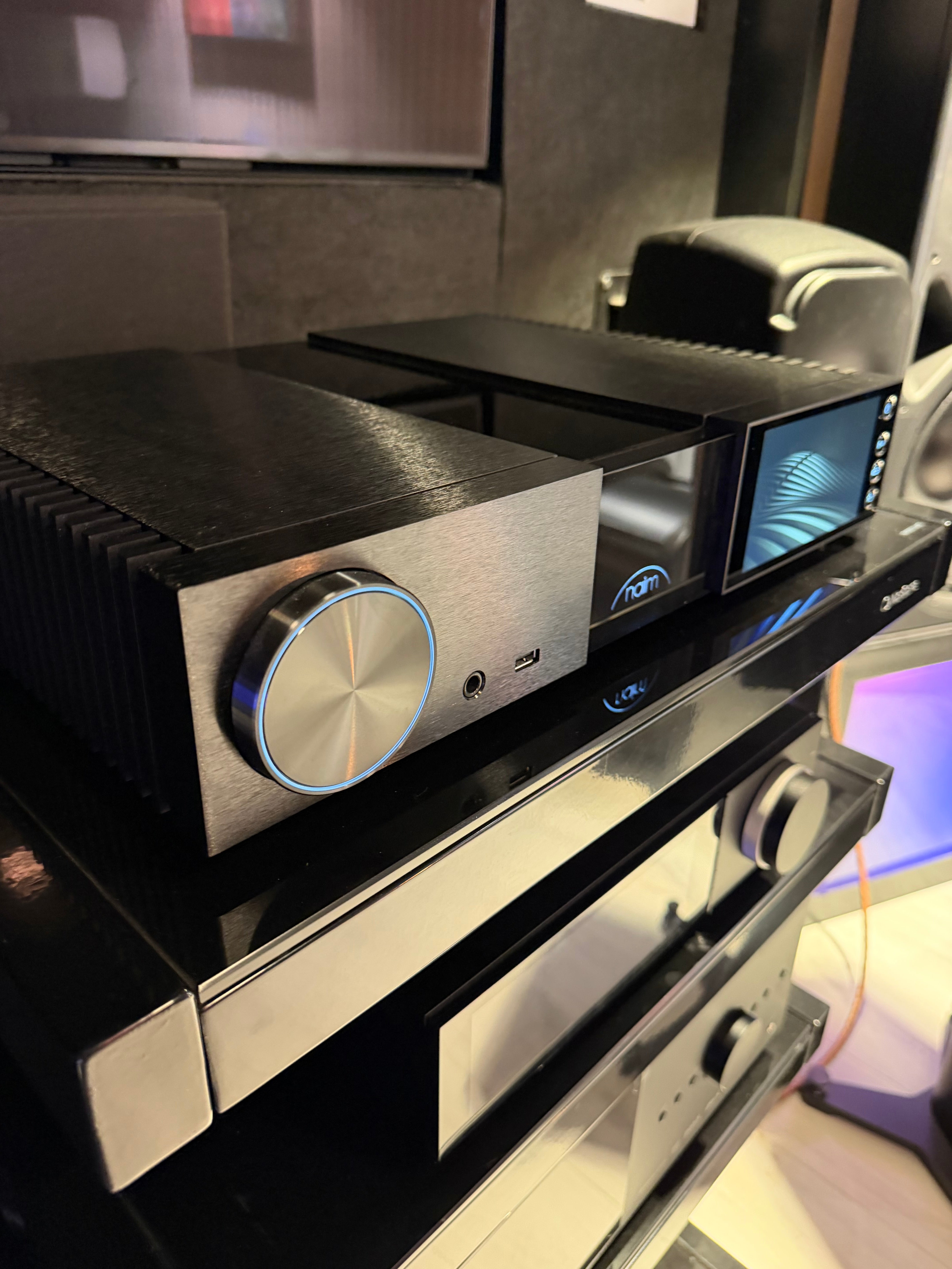 Naim New Classic NSC 222 verkkosoitin-esivahvistin, vaihtolaite
