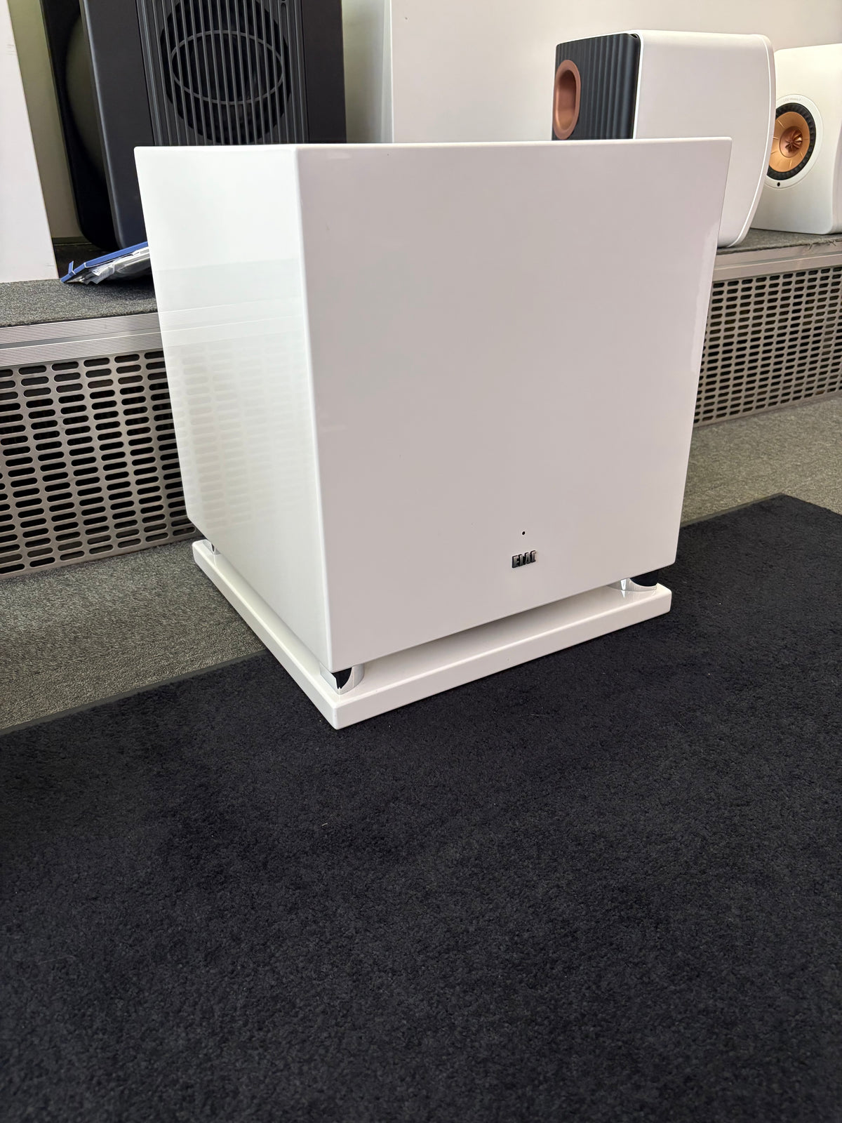 ELAC SUB 2050 – aktiivisubwoofer, vaihtolaite. Helsinki