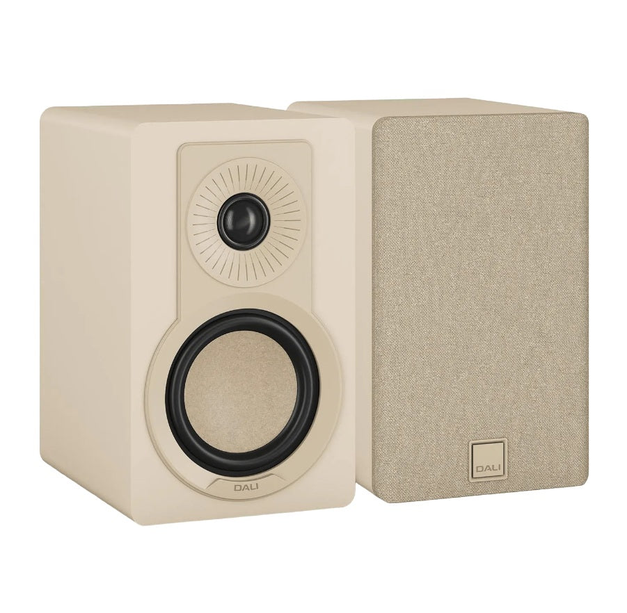 DALI KUPID jalustakaiutinpari (Caramel White), Demo