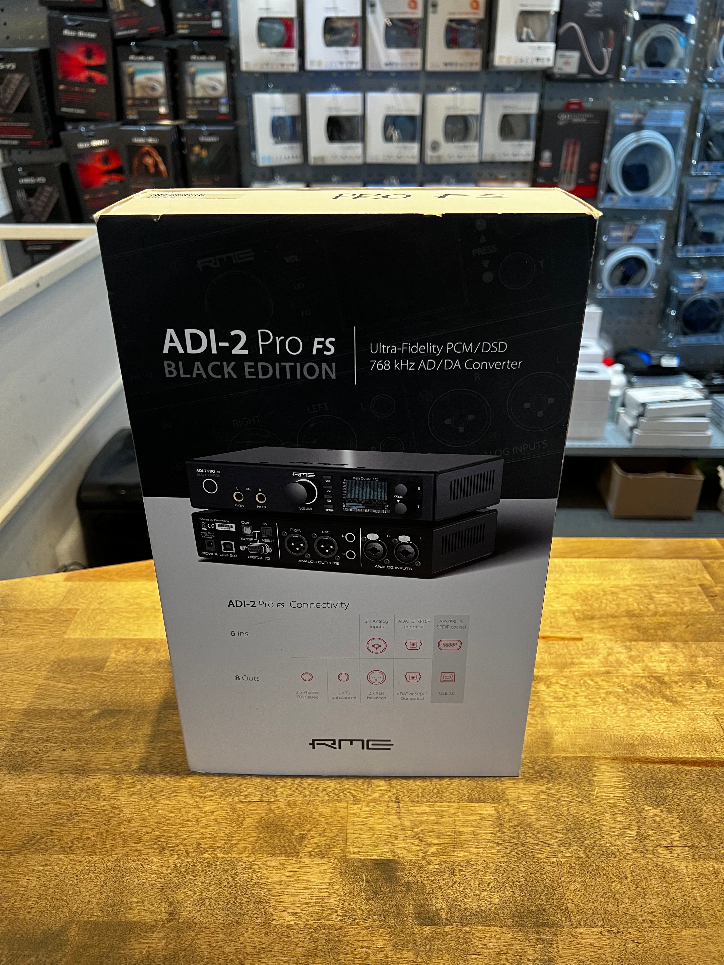 RME ADI-2 Pro FS Black Edition, vaihtolaite