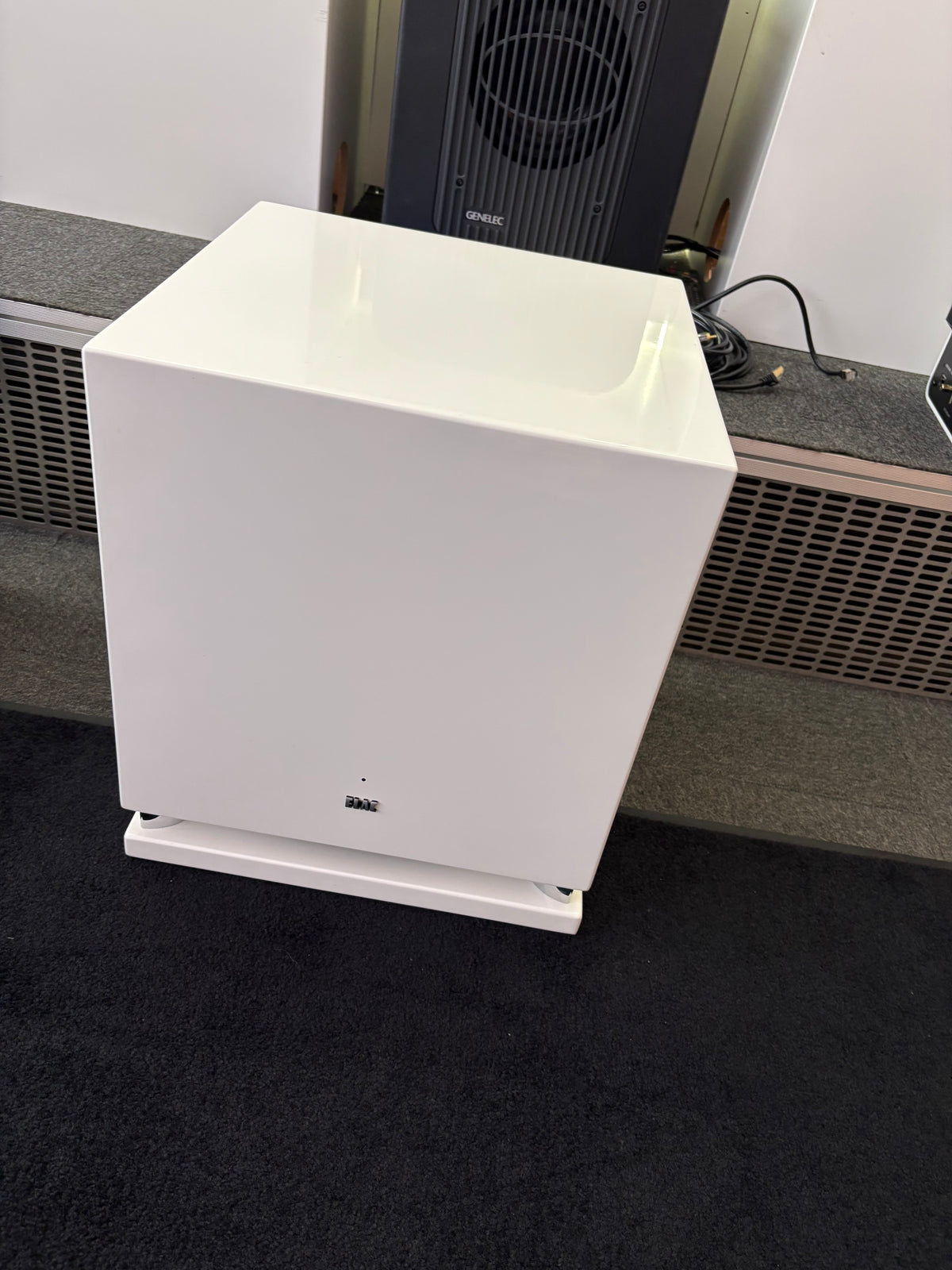 ELAC SUB 2050 – aktiivisubwoofer, vaihtolaite. Helsinki