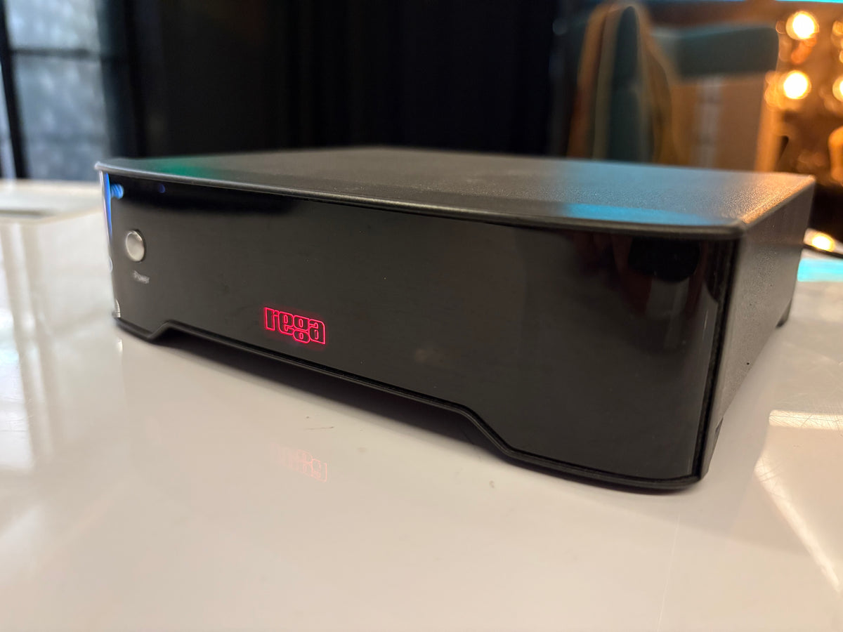 Rega Fono MM – RIAA-phonoetuvahvistin, vaihtolaite. Helsinki